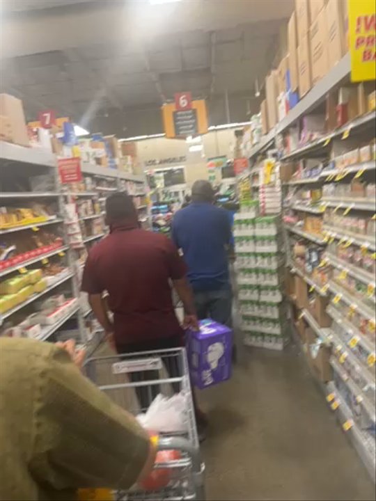 Food4Less - Worst food 4 less they have a lot of people working and only 3 registers open - Grocery Near Me - Los Angeles, California