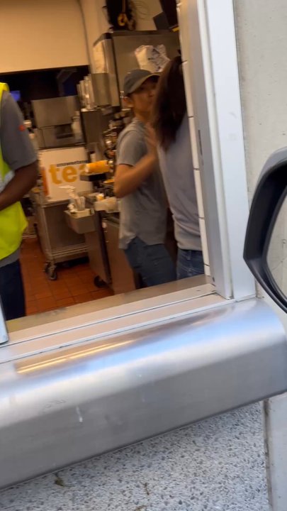 McDonald's - I was here for Like 20 Minutes Requesting A Manager! She was Hiding After Going Off & threatening on me On the Speaker Drive Thru!! - Fast Food Near Me - Glendale, California