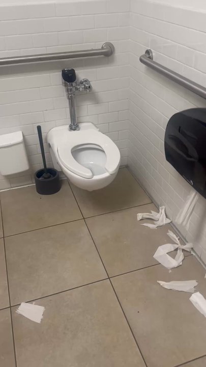 Sierra - Ladies Restroom! - Department Stores Near Me - Sterling, Virginia