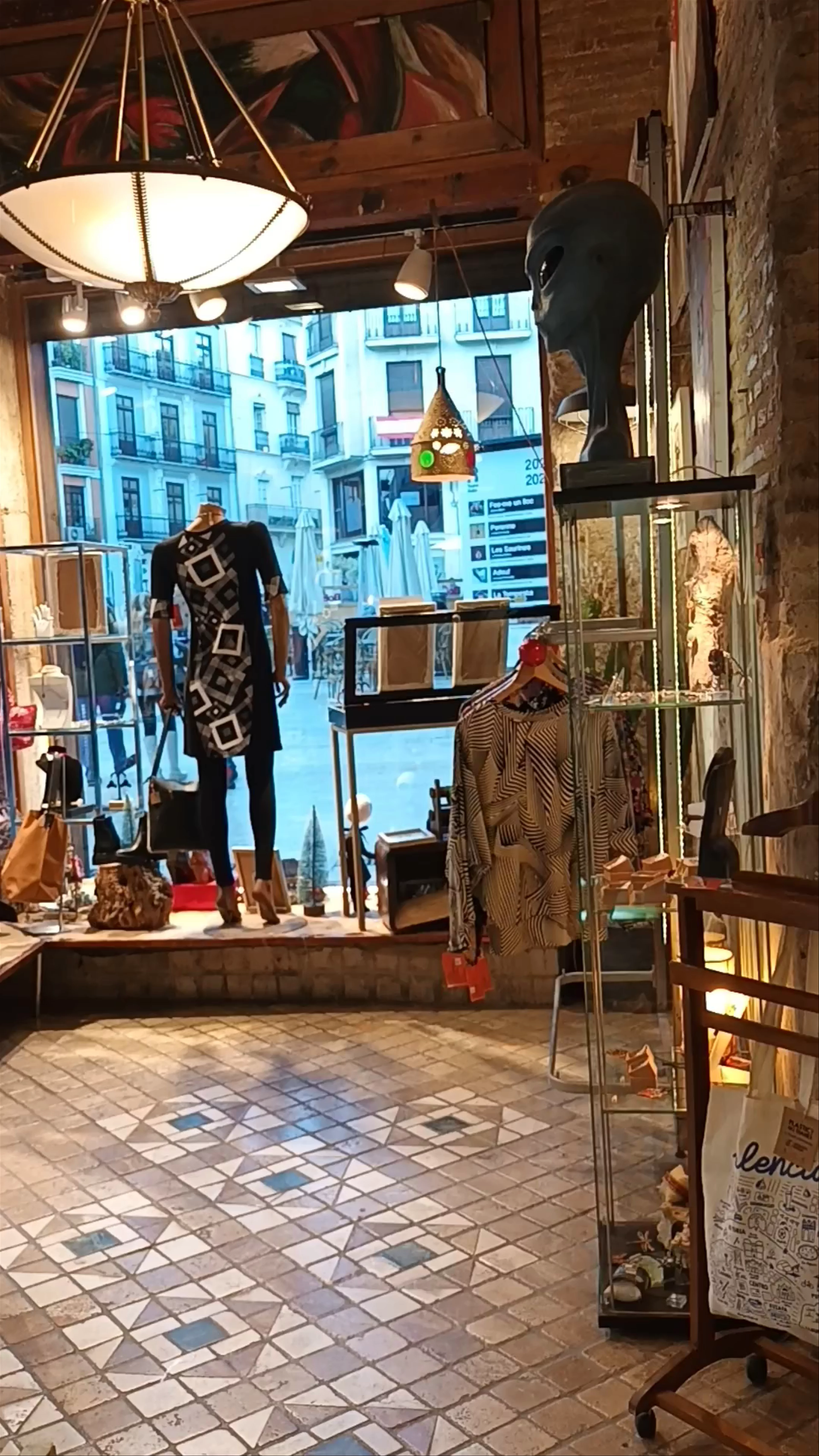 COPERNIA Tienda de Moda, complementos y arte de creación propia