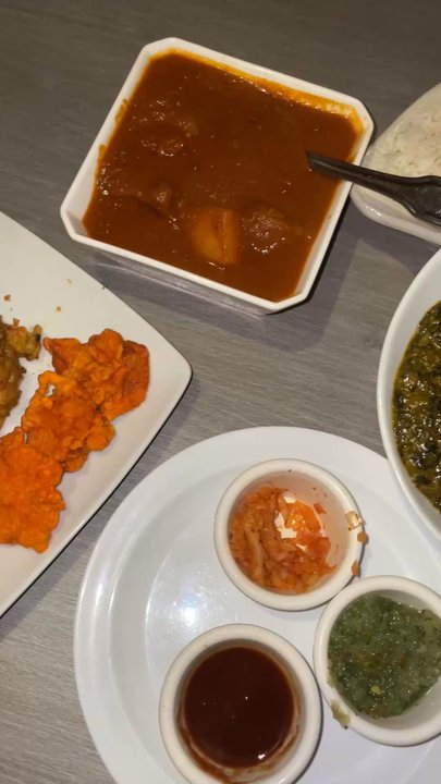 Royal India - Appetizer Mixed Platter, Butter chicken, lamb Lamb Vindaloo, saag paneer and garlic naan - SO FREAKKMG DELICIOUS! - Indian Near Me - Reno, Nevada