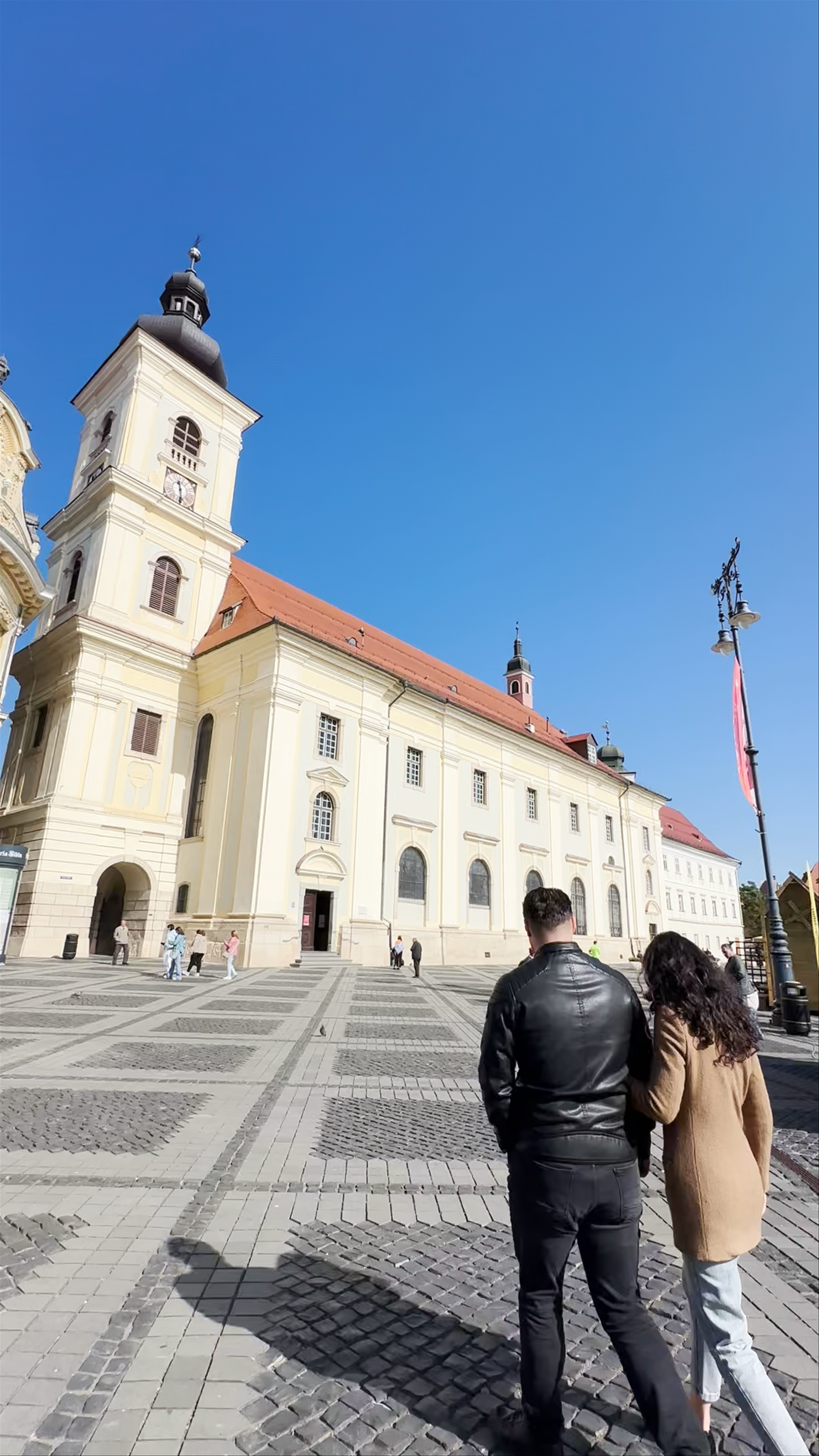 Holy Trinity Roman Catholic Church: Historic Grandeur in Sibiu's Piața Mare