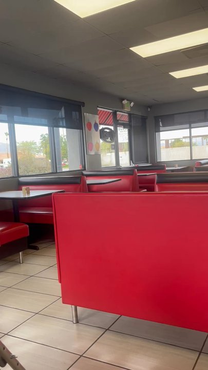 Goody's Cafe - Inside before a little rush of people after we sat down. - Burgers Near Me - Thousand Palms, California