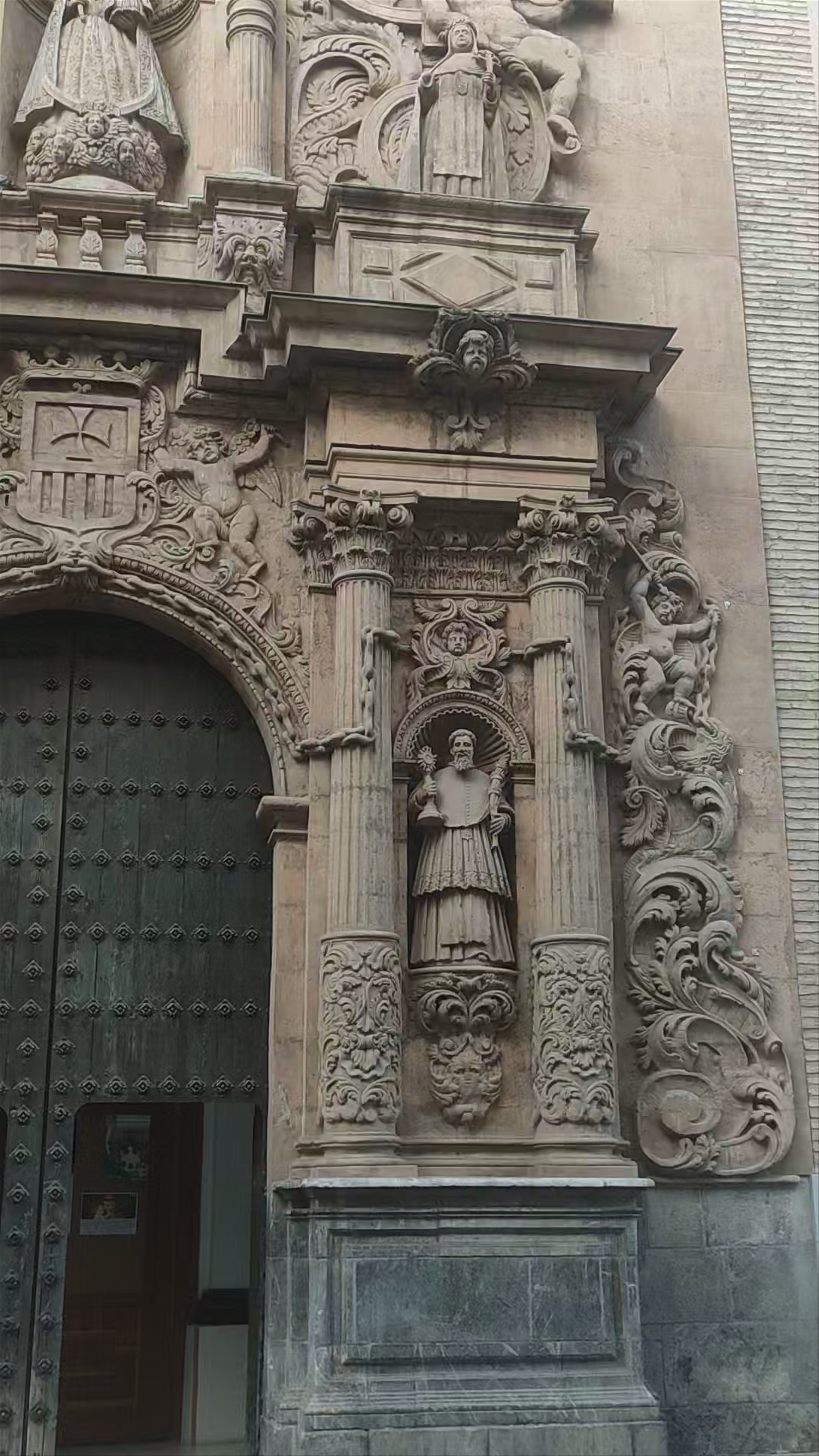 Convento La Merced: Baroque Architectural Masterpiece in Murcia