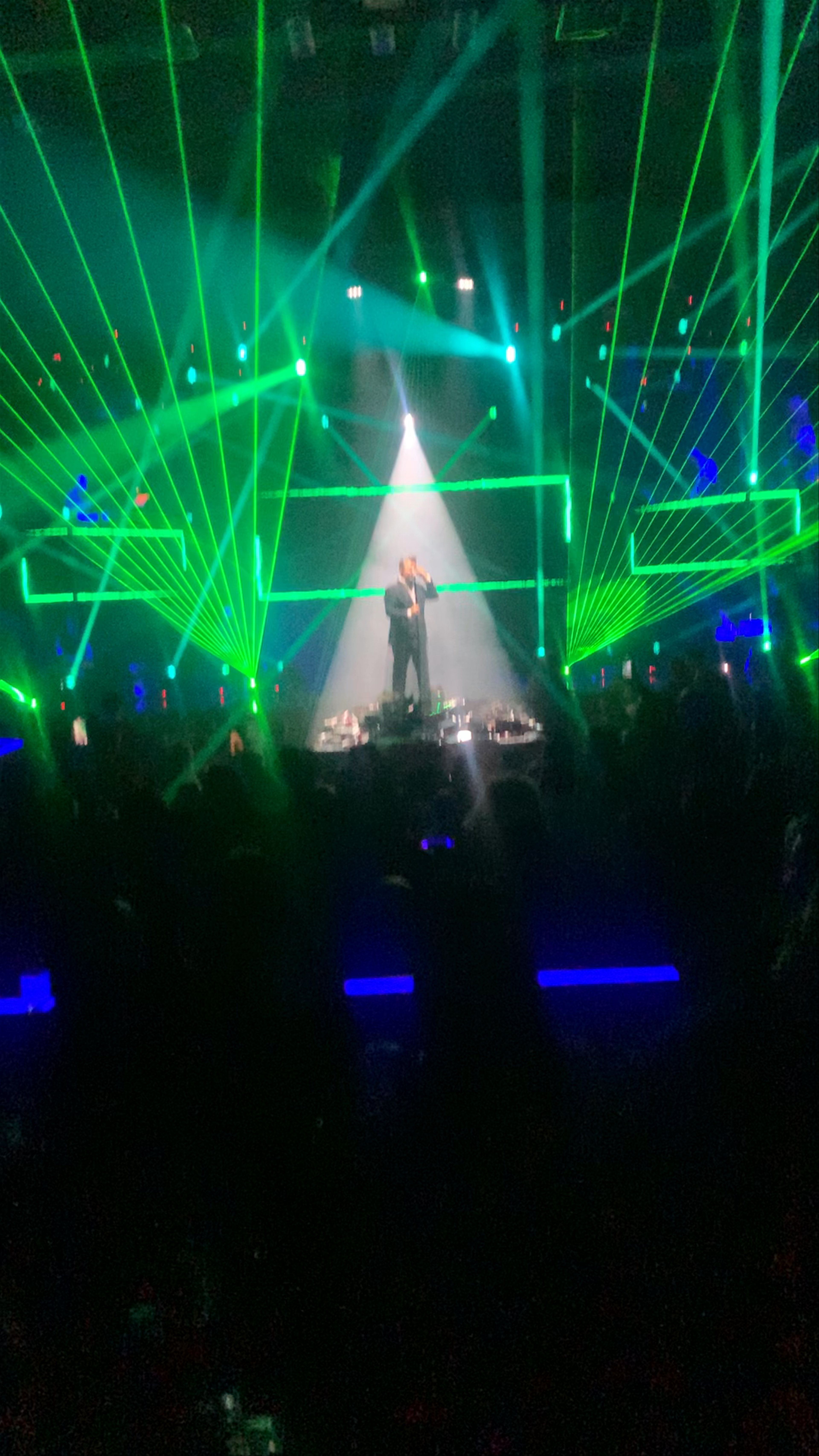 VOG CLUB Thessaloniki: Neon Nightlife and Laser Show Extravaganza