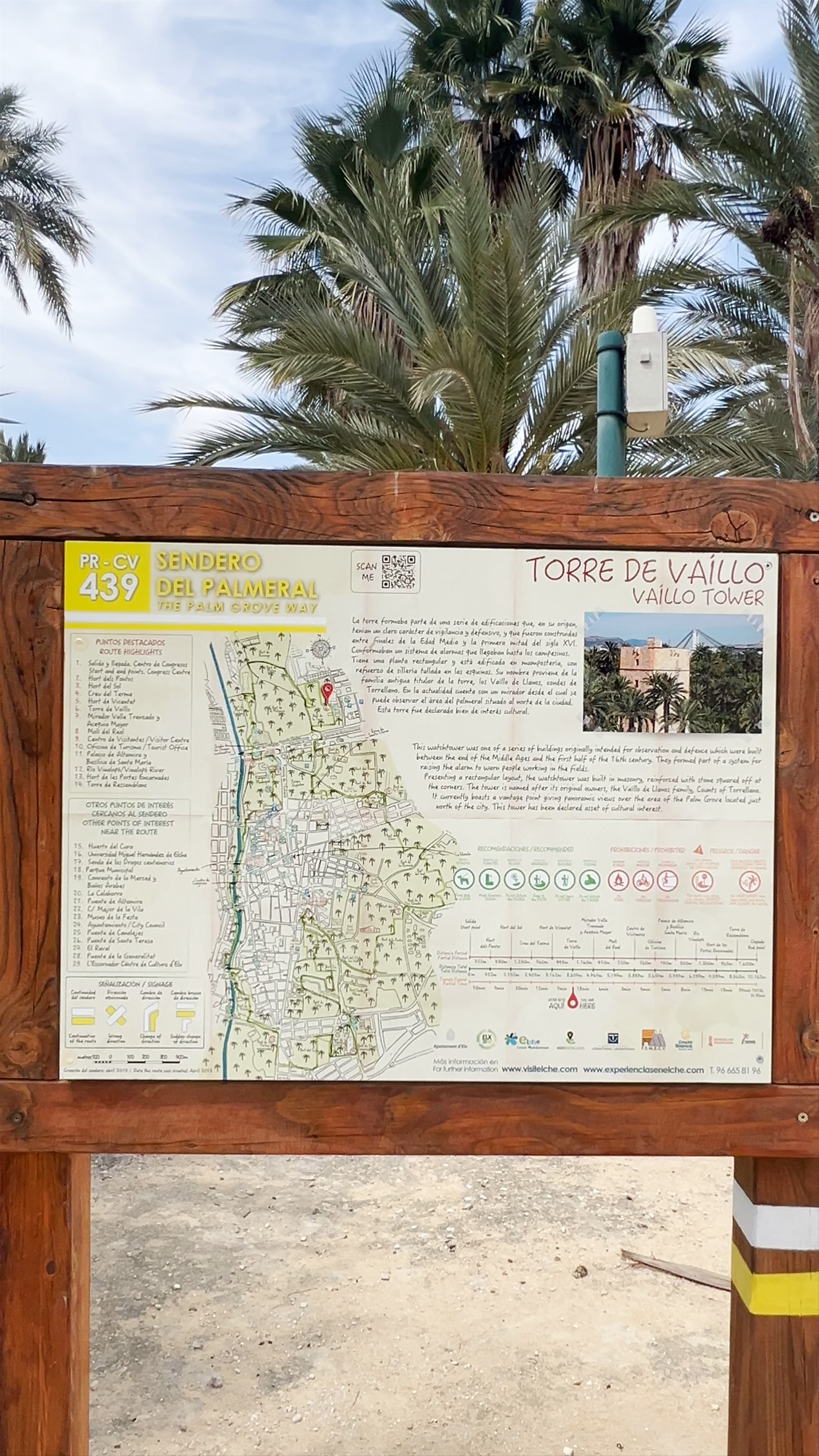 Discover Torre de Vaíllo and the Palm Grove Way in Elche, Spain