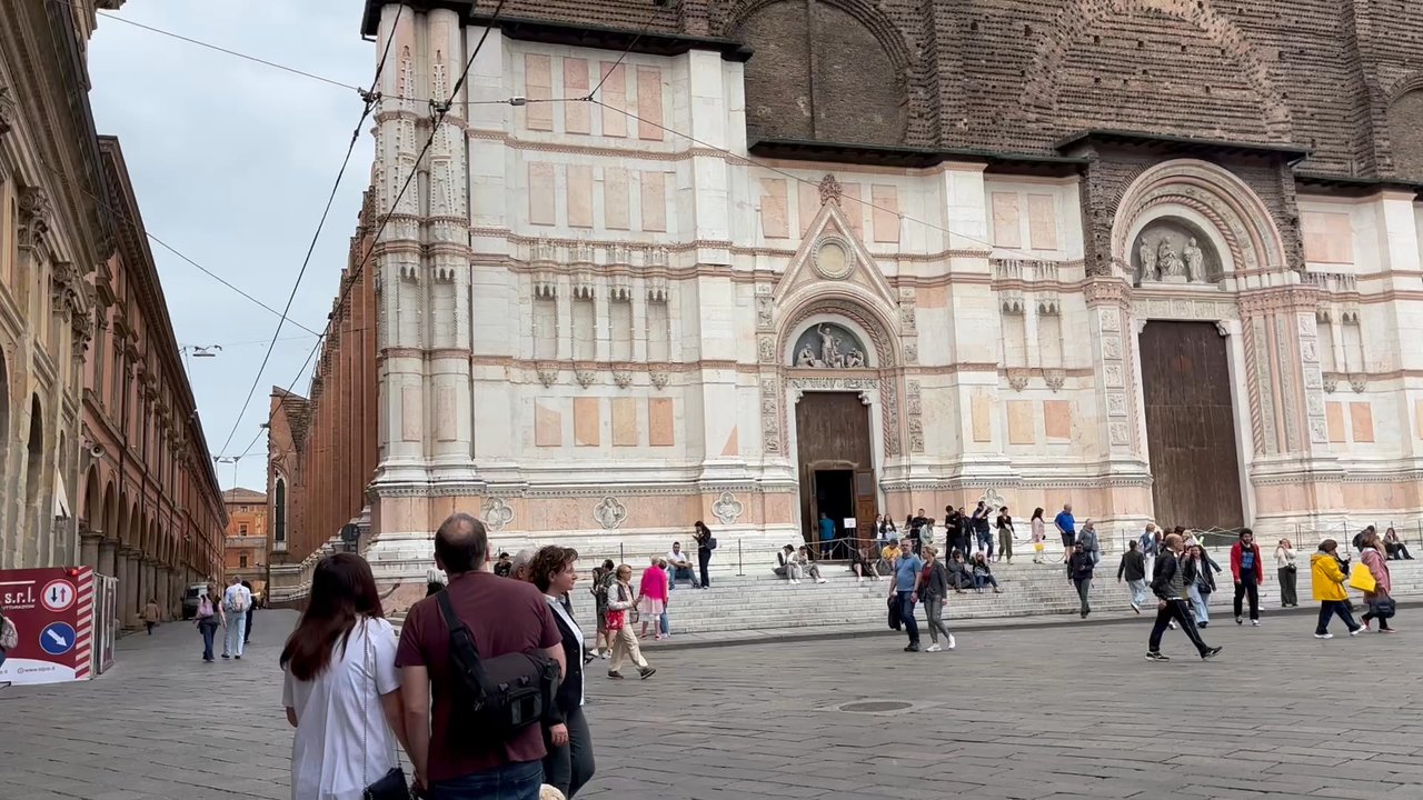 Piazza Maggiore - Landmarks & Historical Buildings Near Me - Bologna, BO