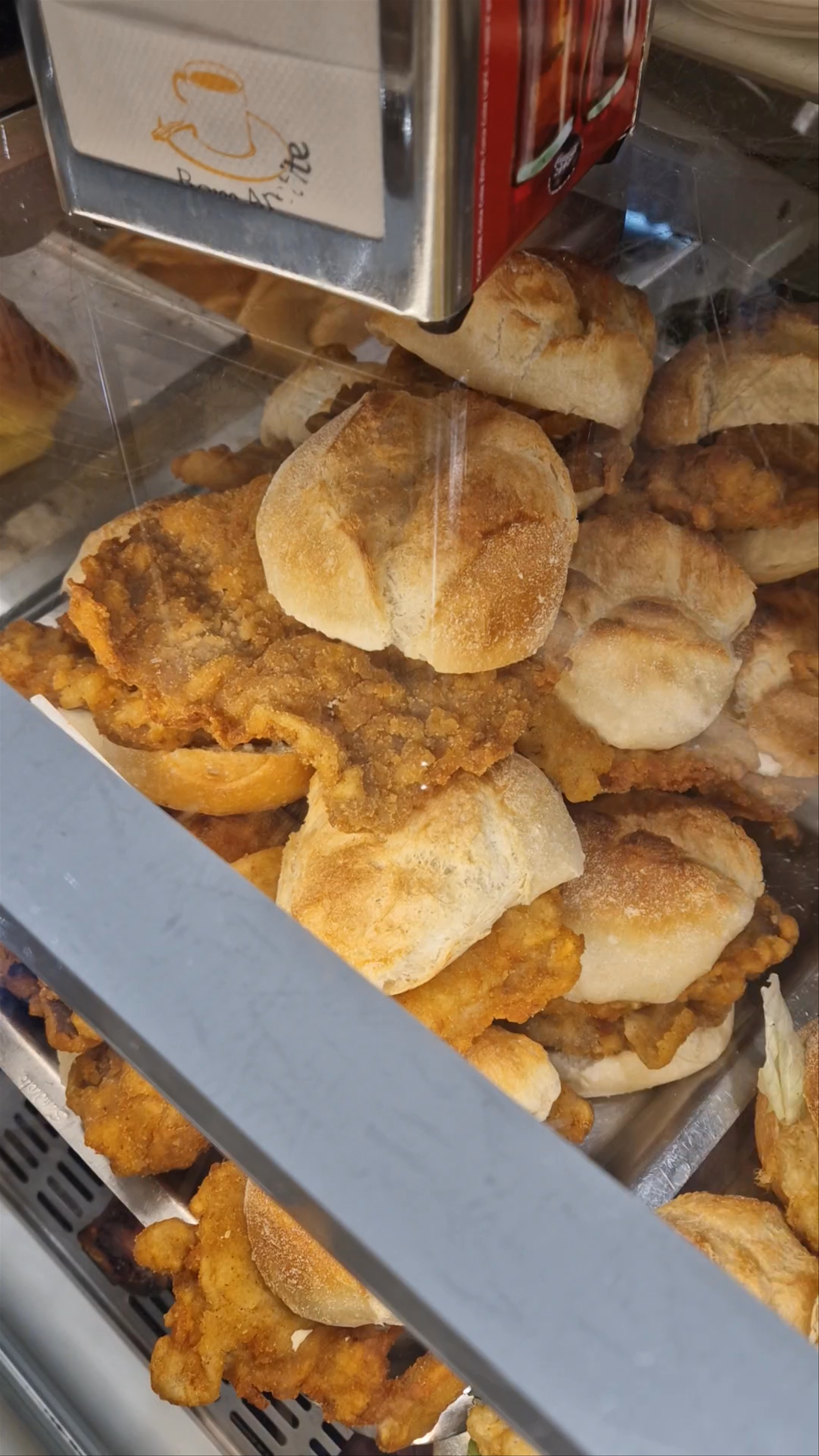 O Forno dos Clérigos: Savor Crispy Portuguese Sandwiches in Porto