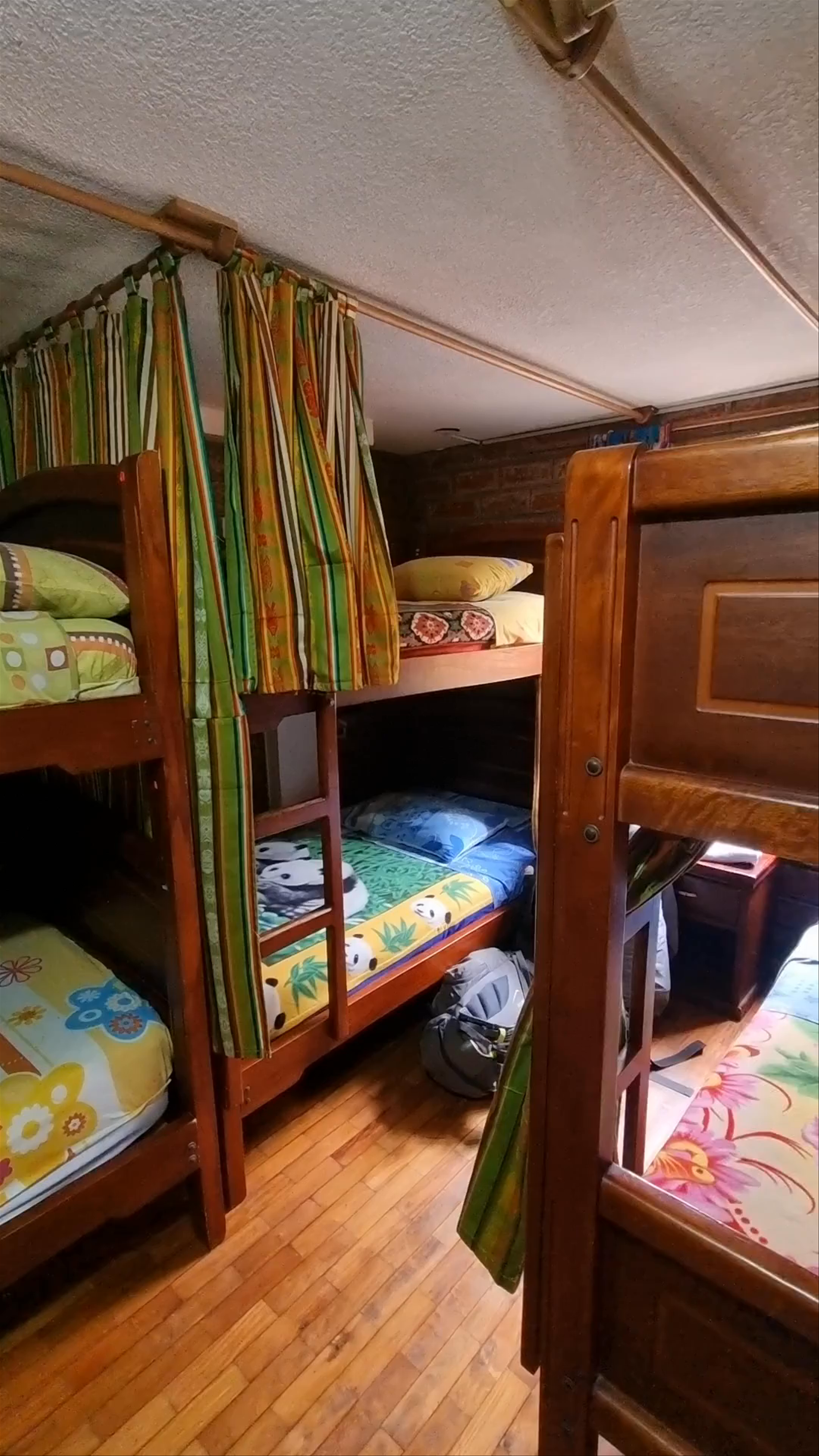 Hostal D'Mathias: Cozy Bunk Dorm in Baños, Ecuador