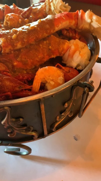 Mr. Crab - 1lb of king crab, crawfish, and shrimp head off - Seafood Near Me - Sacramento, California