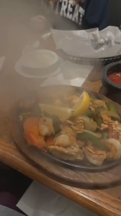 Jalapenos Mexican Grill - Chicken and shrimp fajitas - Mexican Near Me - Savannah, Georgia