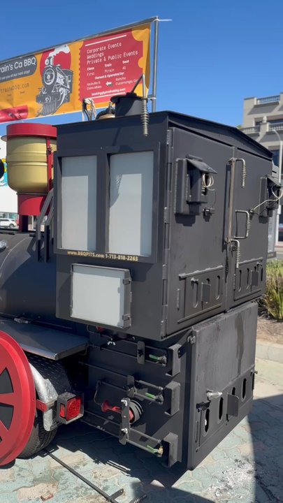 Ptrain's Ca BBQ - Can't believe it's a second biggest train in the world type of smoker bbq - Barbeque Near Me