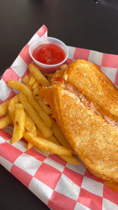Shellfish Market - Lobster Grill Cheese with Fries - Bar Crawl Near Me - Washington, DC, District of Columbia