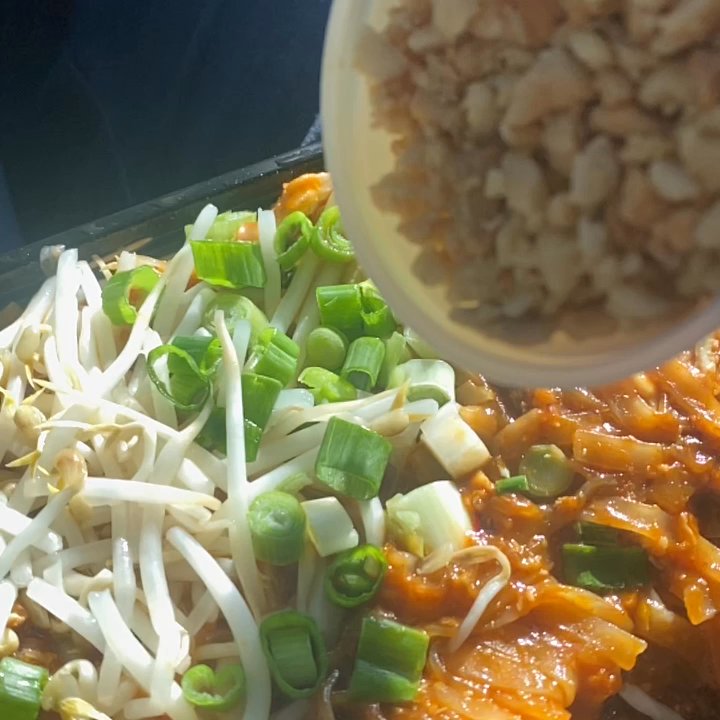 Thai flavour - Pad Thai. Big portions - Thai Near Me - Toronto, Ontario
