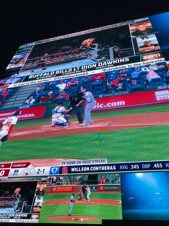 DraftKings Foxwoods - Biiiiig TV screens - Sports Bars Near Me - MASHANTUCKET, Connecticut
