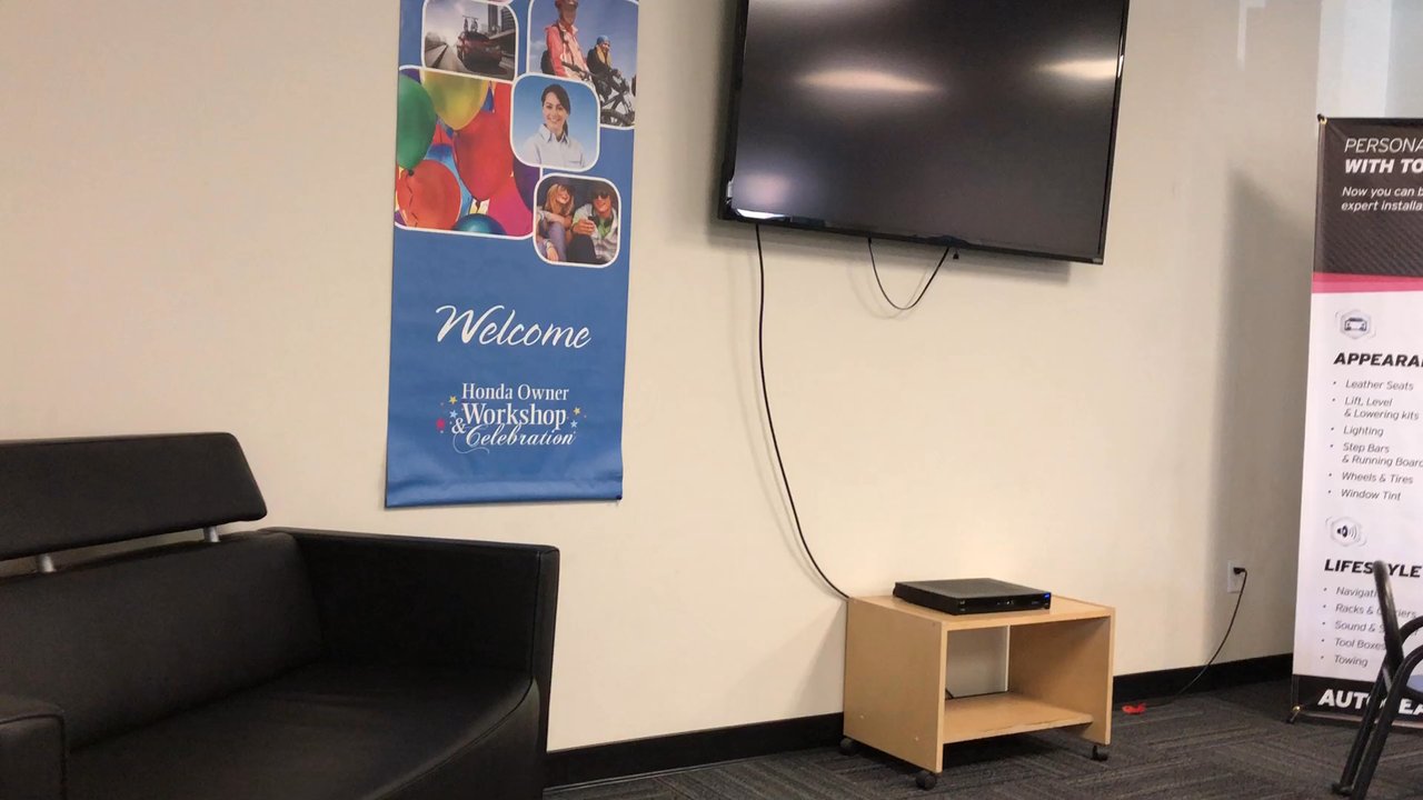 AutoNation Honda Valencia - Wait Area: not quite the ambience of Keyes Lexus of Van Nuys but okay. - Car Dealers Near Me - Valencia, California