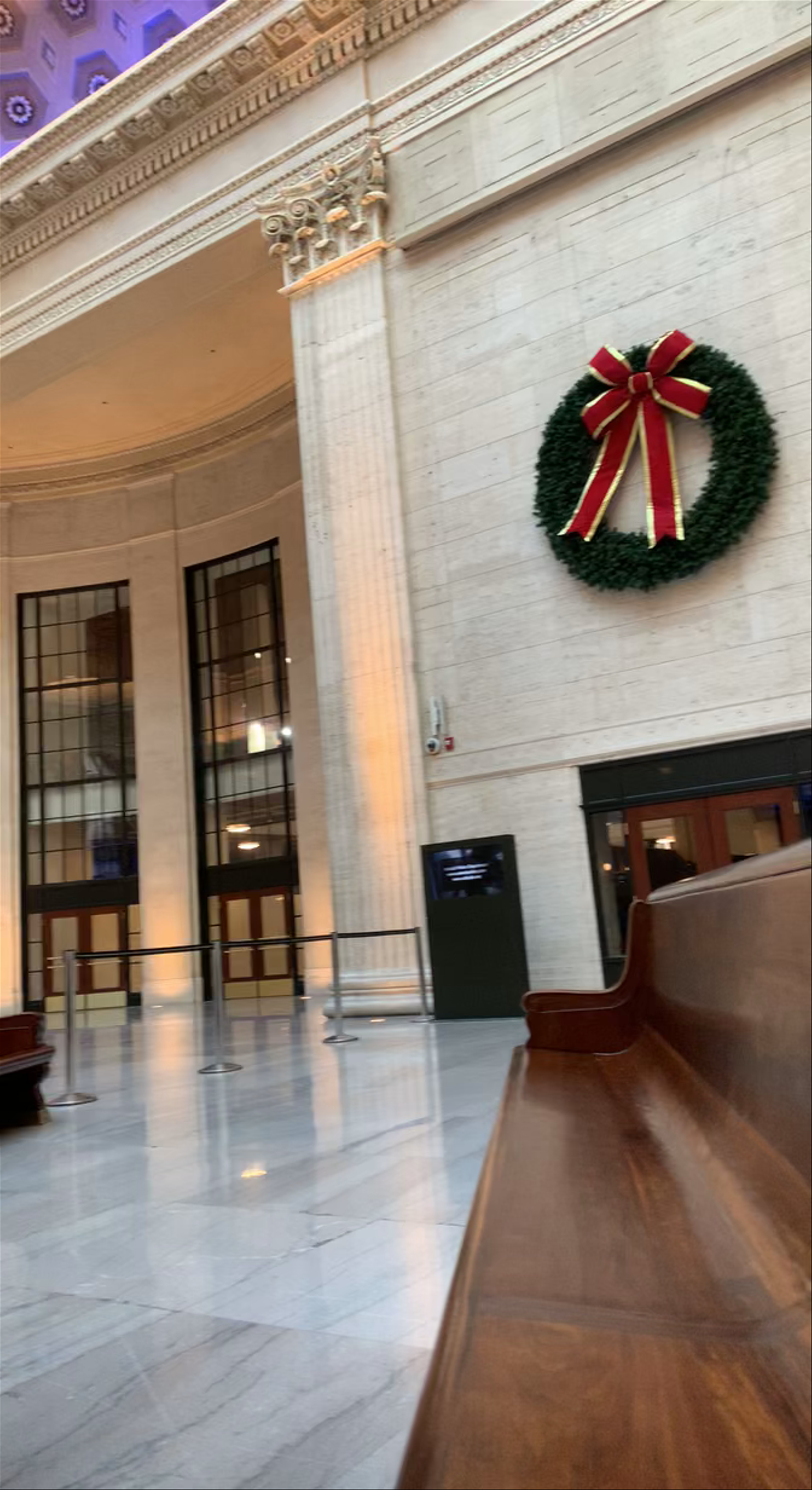 Union Station Chicago: Majestic Holiday Atmosphere at South Canal Street