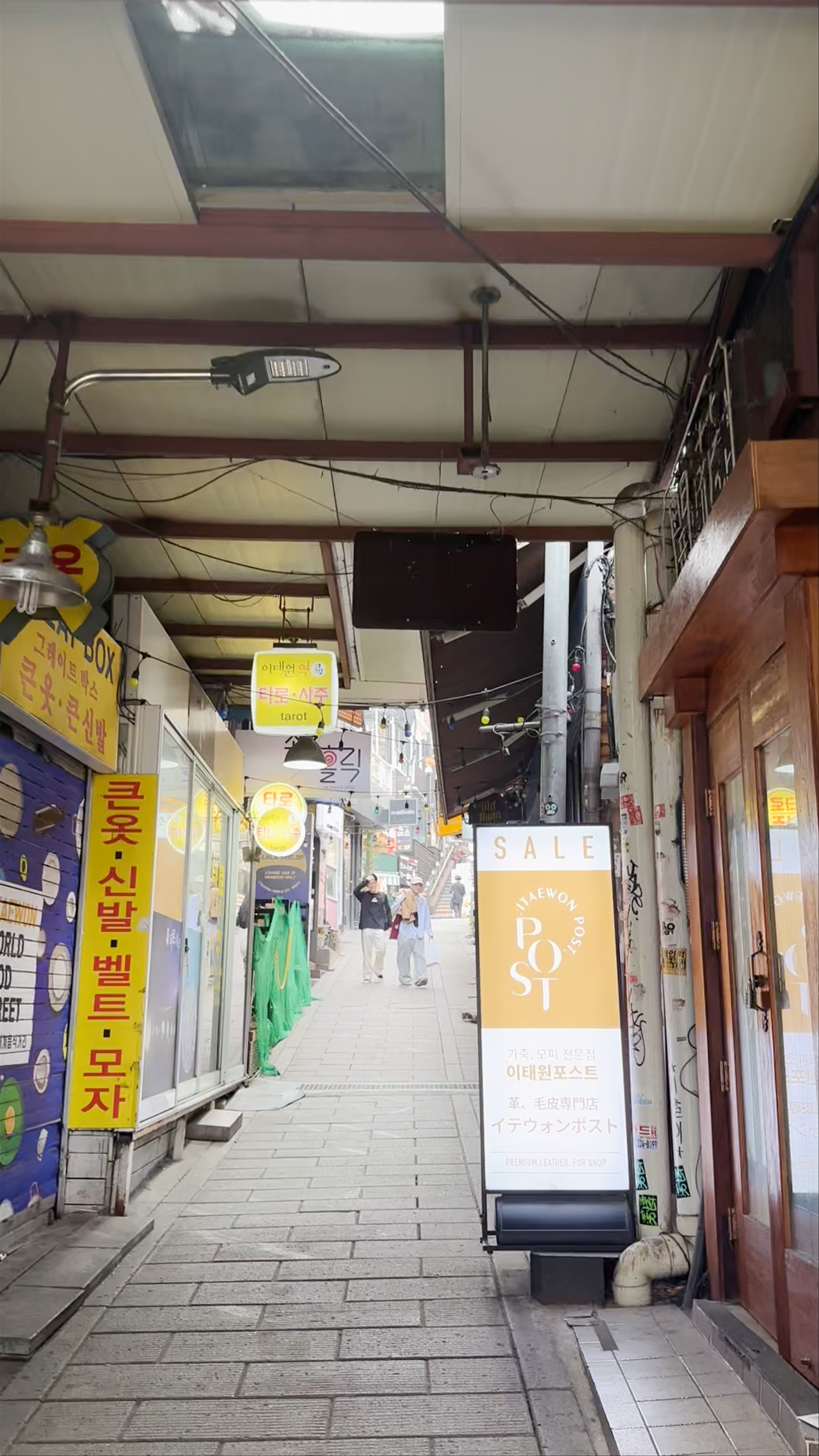 Exploring Itaewon Market: Seoul’s Eclectic Urban Alley