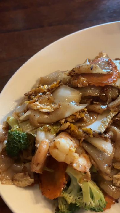 Thai District Restaurant - Pad see ew - Thai Near Me - Brownsburg, Indiana