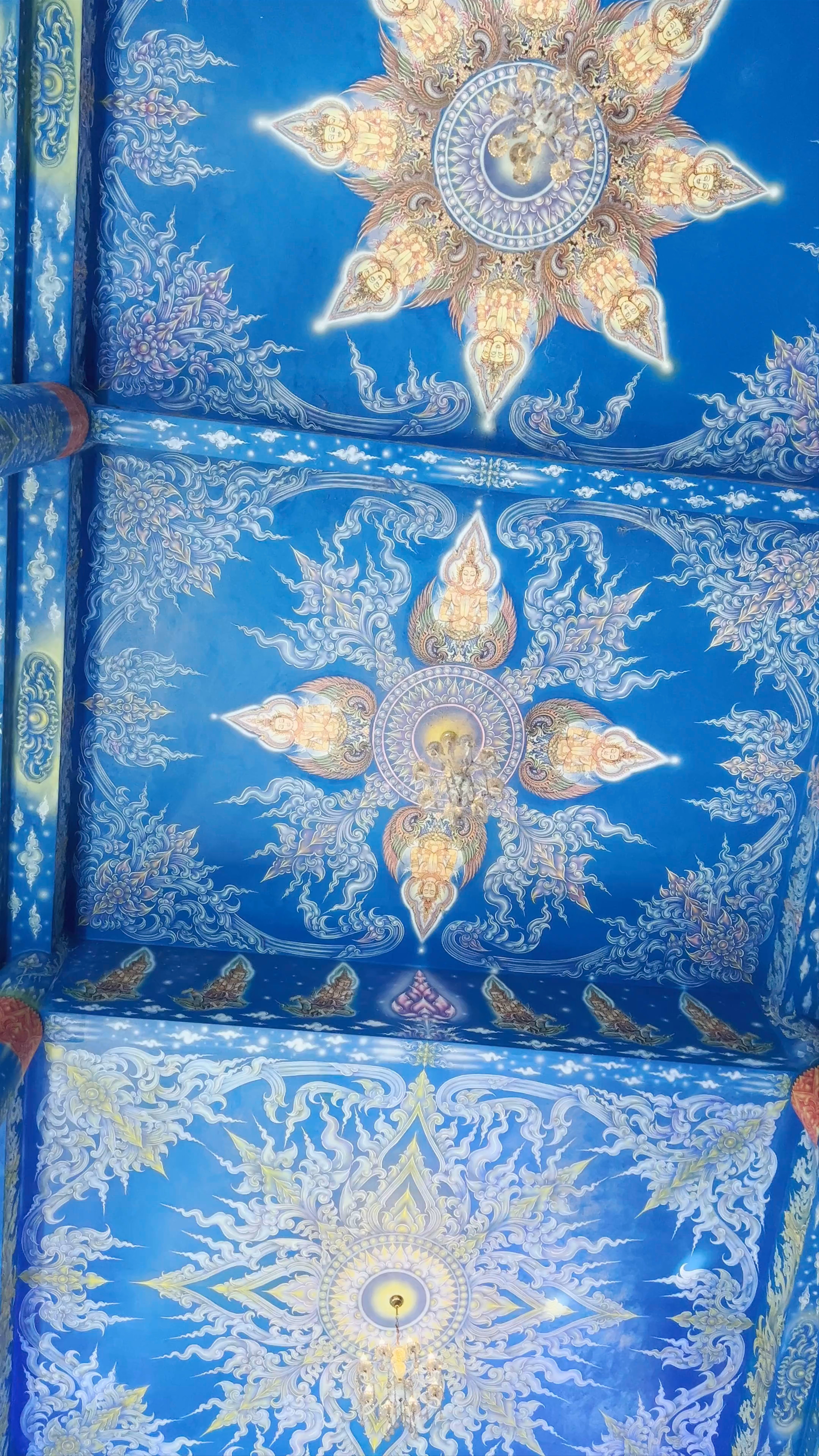 Wat Rong Suea Ten (Blue Temple)