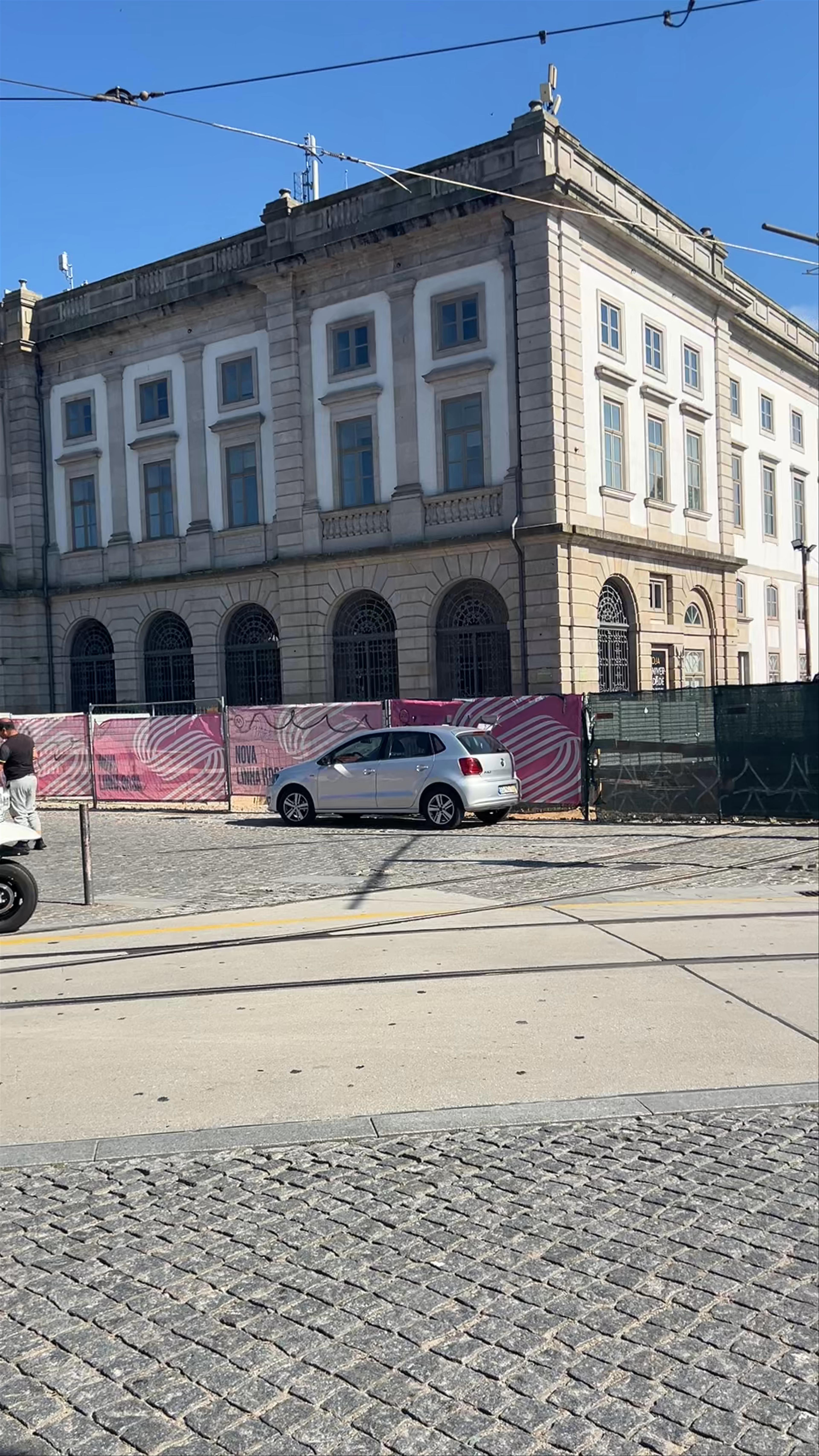 Exploring Porto’s Vibrant Street Art at Praça de Gomes Teixeira
