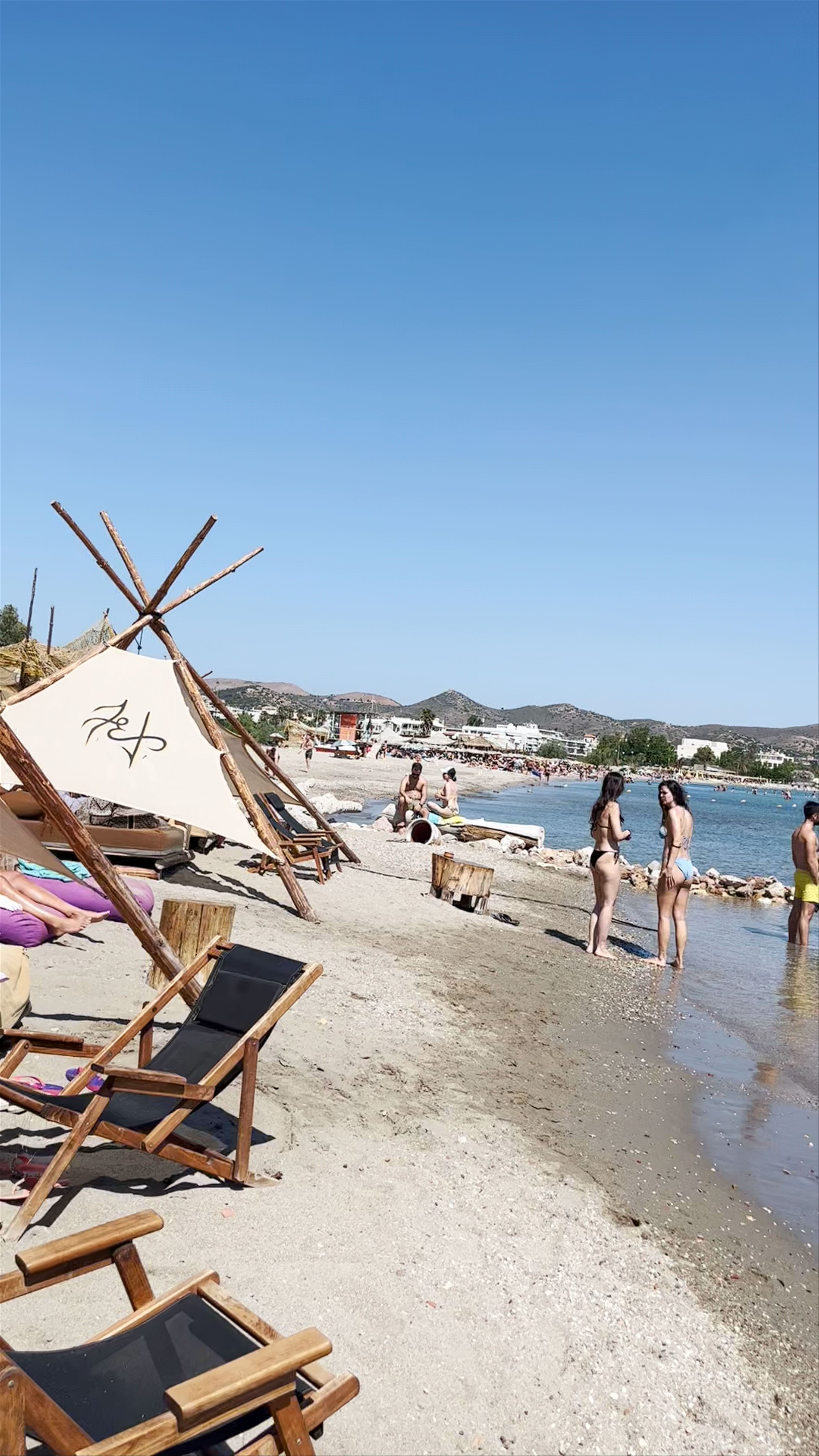 Castus Beach: Sunny Coastal Bliss in Anavyssos, Greece