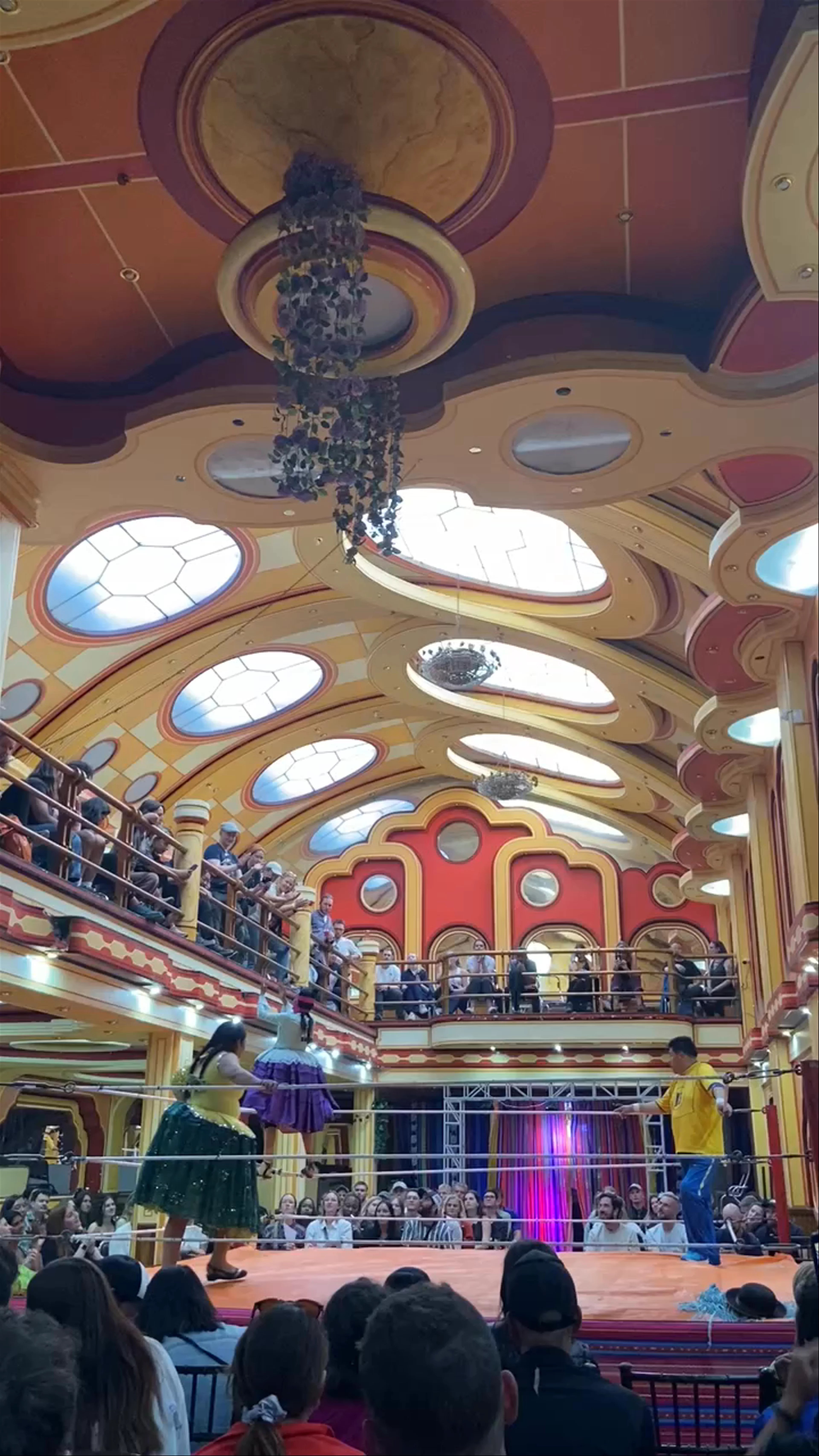 Cholitas Wrestling (Show Popular), Avenida Rodolfo Palenque, El Alto