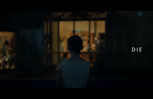 Pré-bande-annonce en anglais