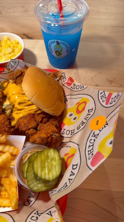 Dave's Hot Chicken - Chicken Shop Near Me - Denham Springs, Louisiana
