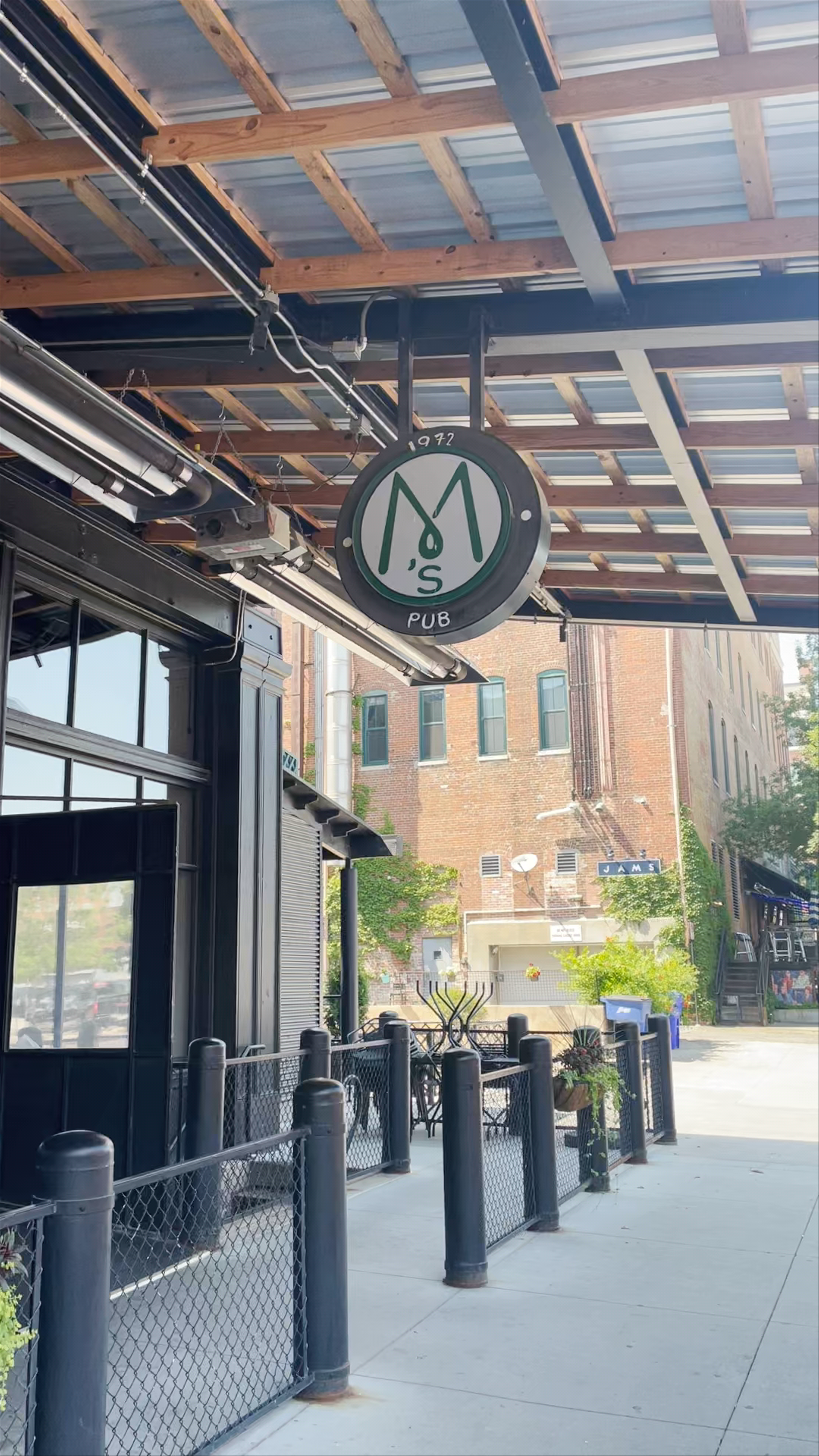 Charming Urban Pub in Omaha - Outdoor Seating Experience
