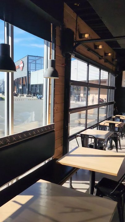 Easy Pie - Ambiance - Pizza Near Me - Revere, Massachusetts