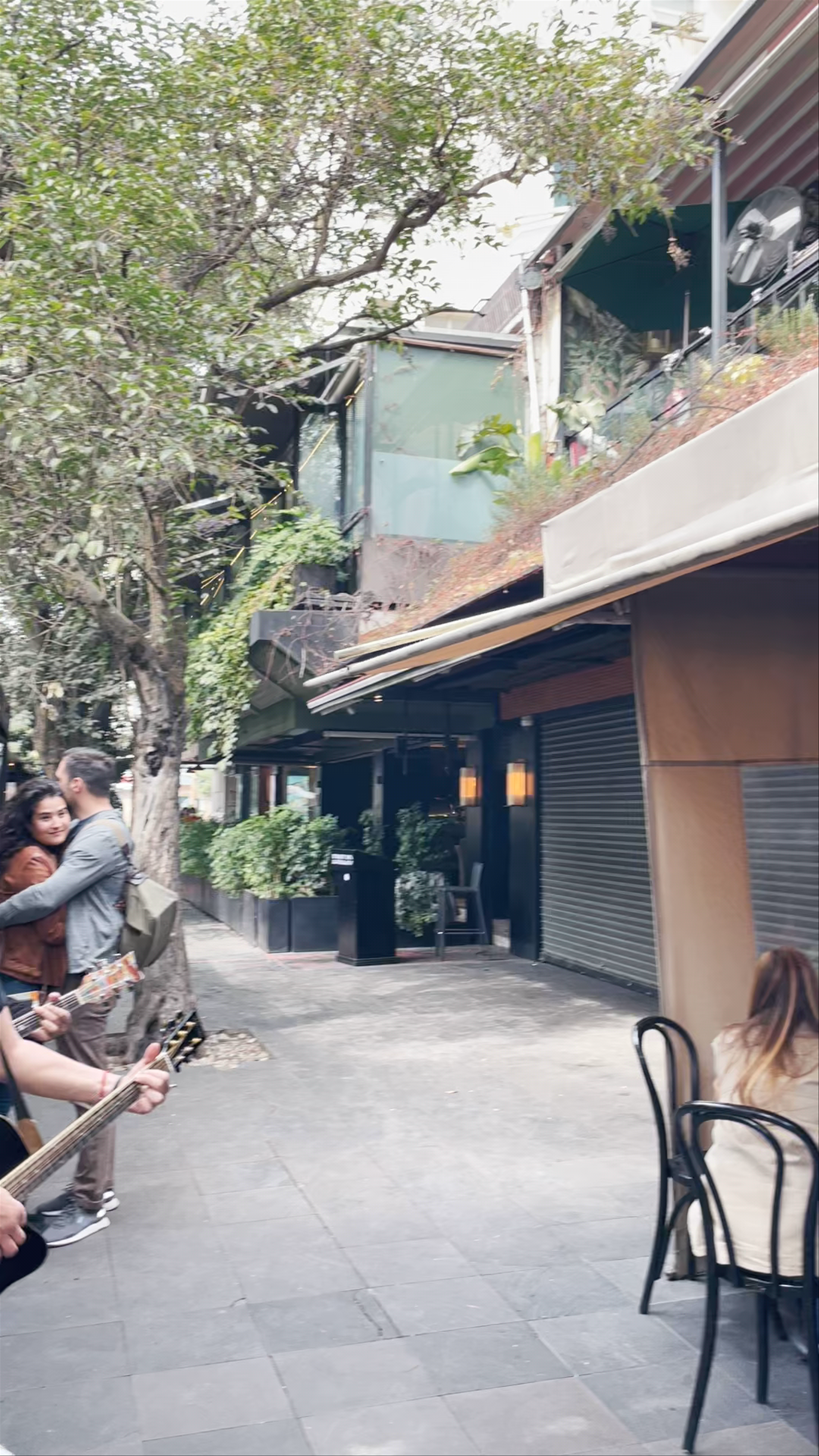 Ivoire: Lively Dining and Street Music in Polanco, Mexico City