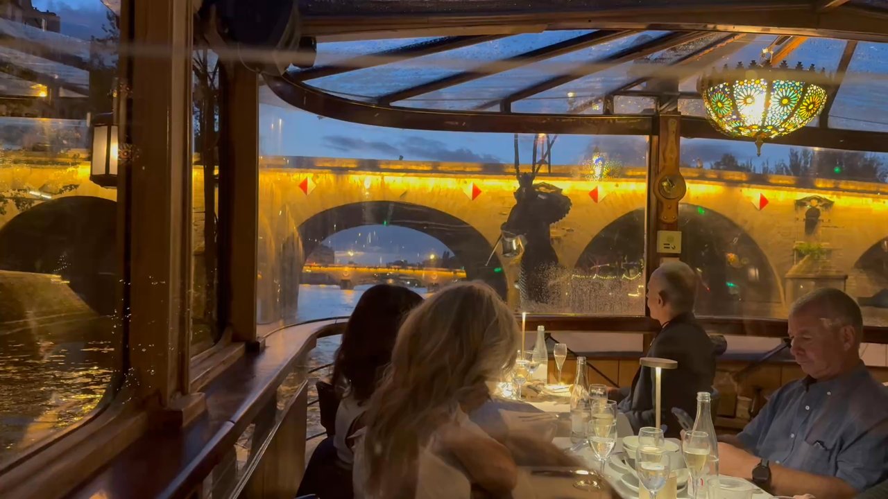 Le Calife - Video 2: Scanning the Veranda - French Near Me - Paris, 75
