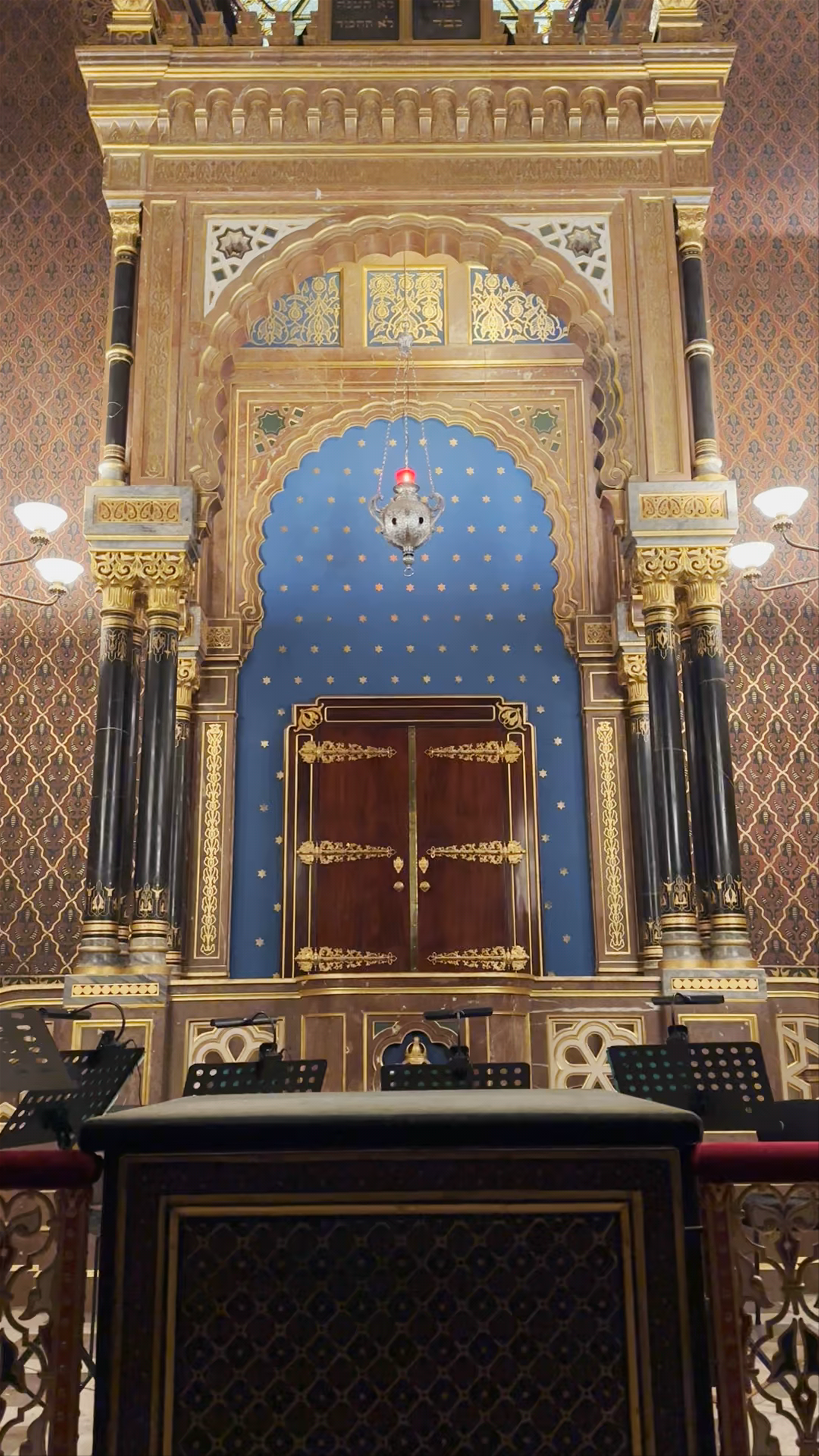 Spanish Synagogue: Moorish Splendor in Prague's Old Town