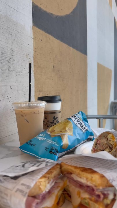 Uptown Cafe - Coffee & Tea Near Me - Chantilly , Virginia