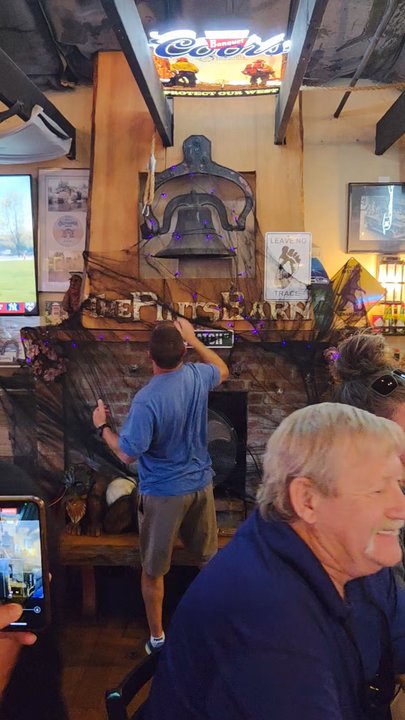 Pints Barn - Sports Bars Near Me - Tumwater, Washington