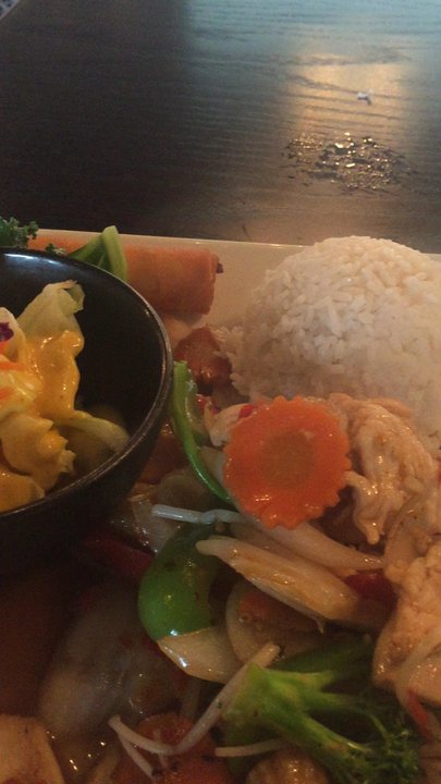 Thai Select - I liked that the food was piping hot. Delixe vegetables #11. Pretty good but a tad bland. Veggies were very fresh though! - Thai Near Me - Zionsville, Indiana