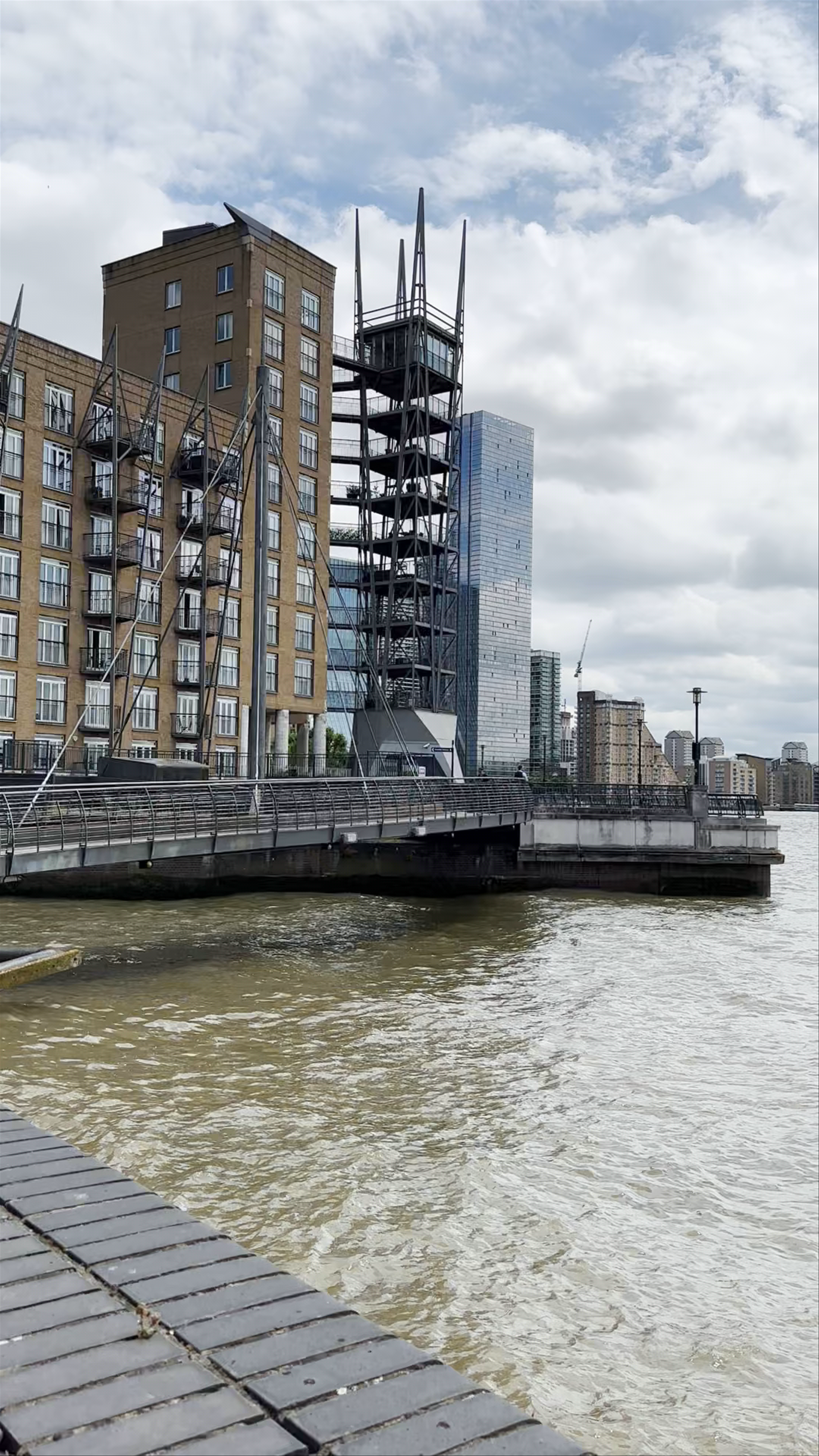 Strolling Along the Thames Path in London