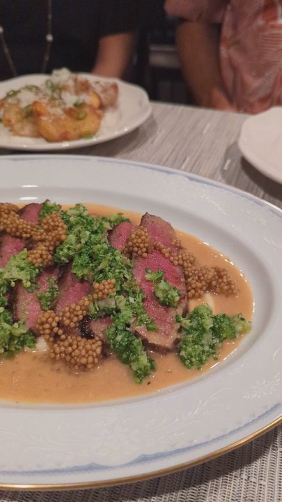 Giovedi - Steak Ala beef broccoli - Asian Fusion Near Me - Honolulu, Hawaii