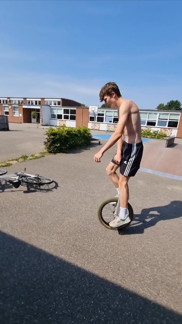 riu submission: 1 trick