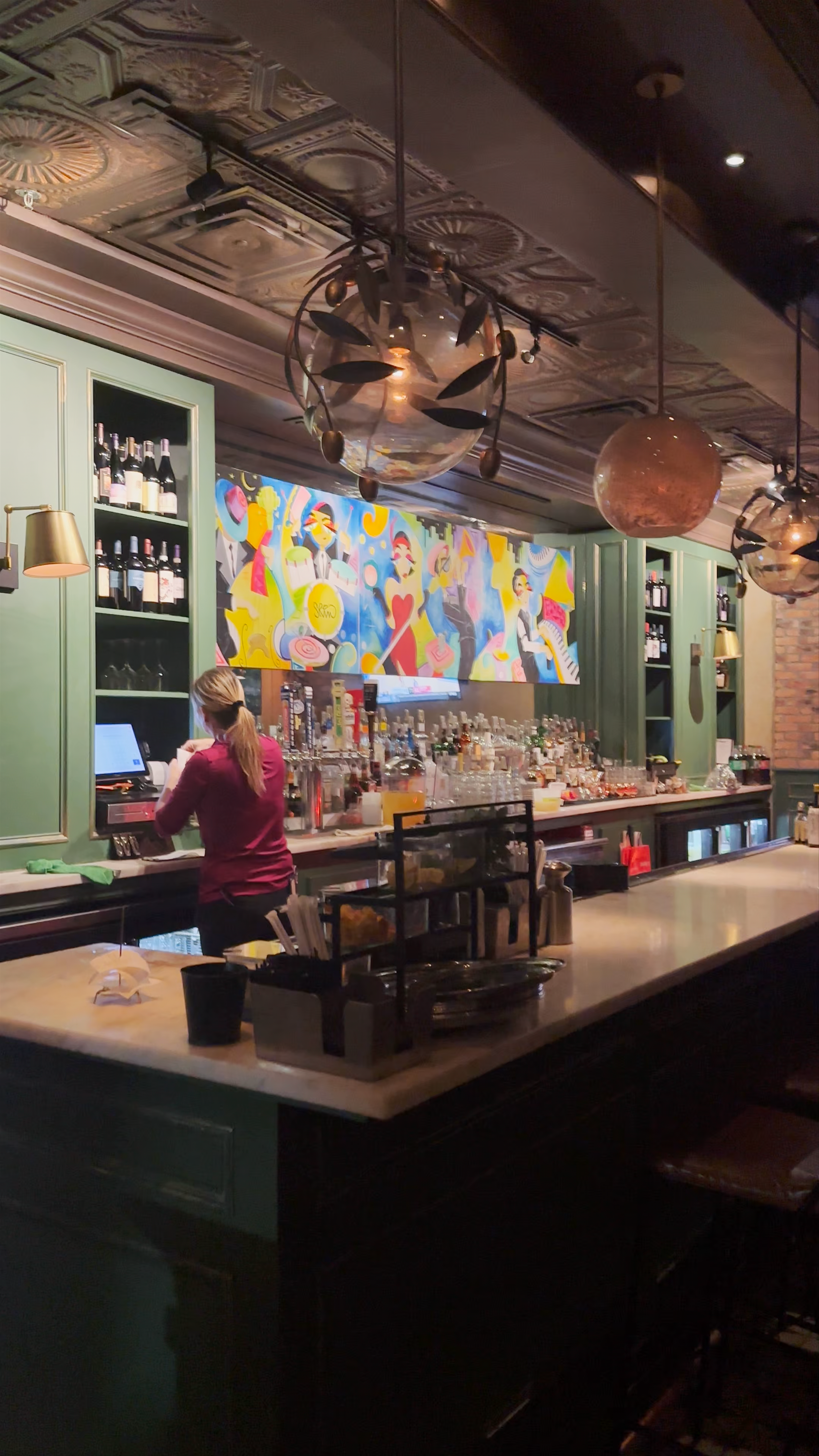 Mia's Italian Kitchen - Warm Ambiance and Artful Vibes in Orlando
