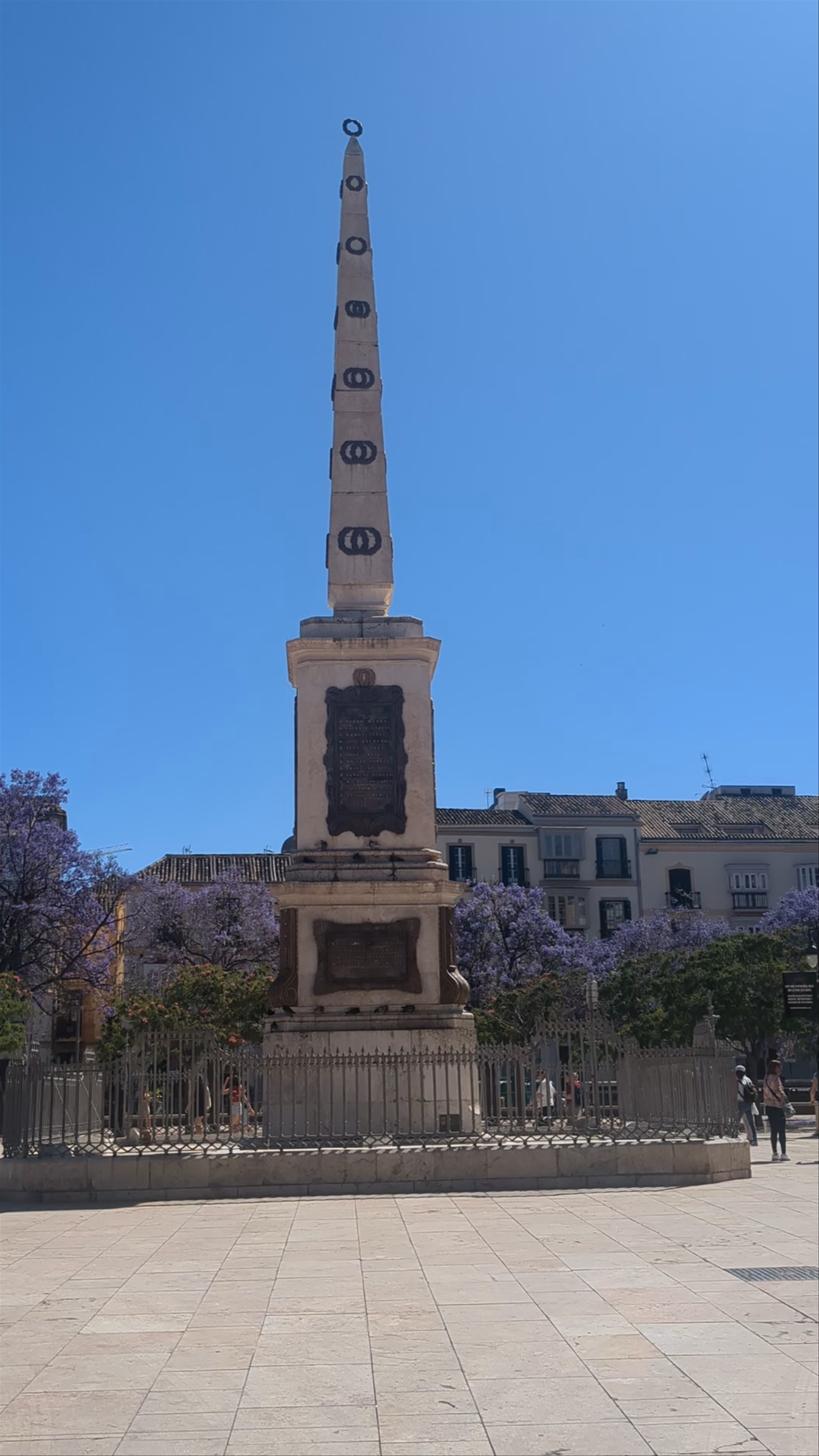 Monumento a Torrijos, Plaza de la Merced: A Sunny Day in Málaga's Historic Square