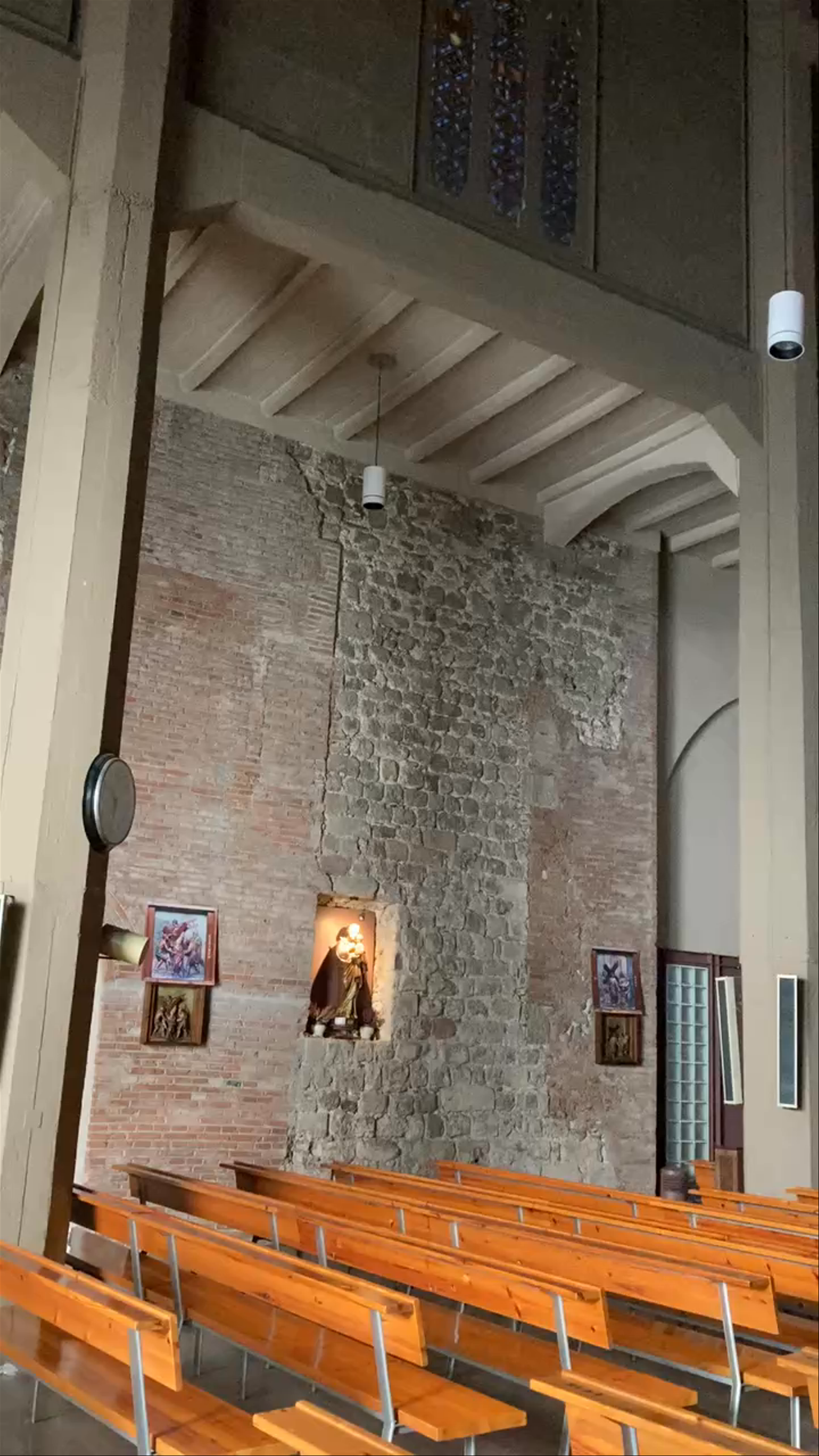 Església de Sant Esteve de Granollers: Historic Gothic Charm Inside