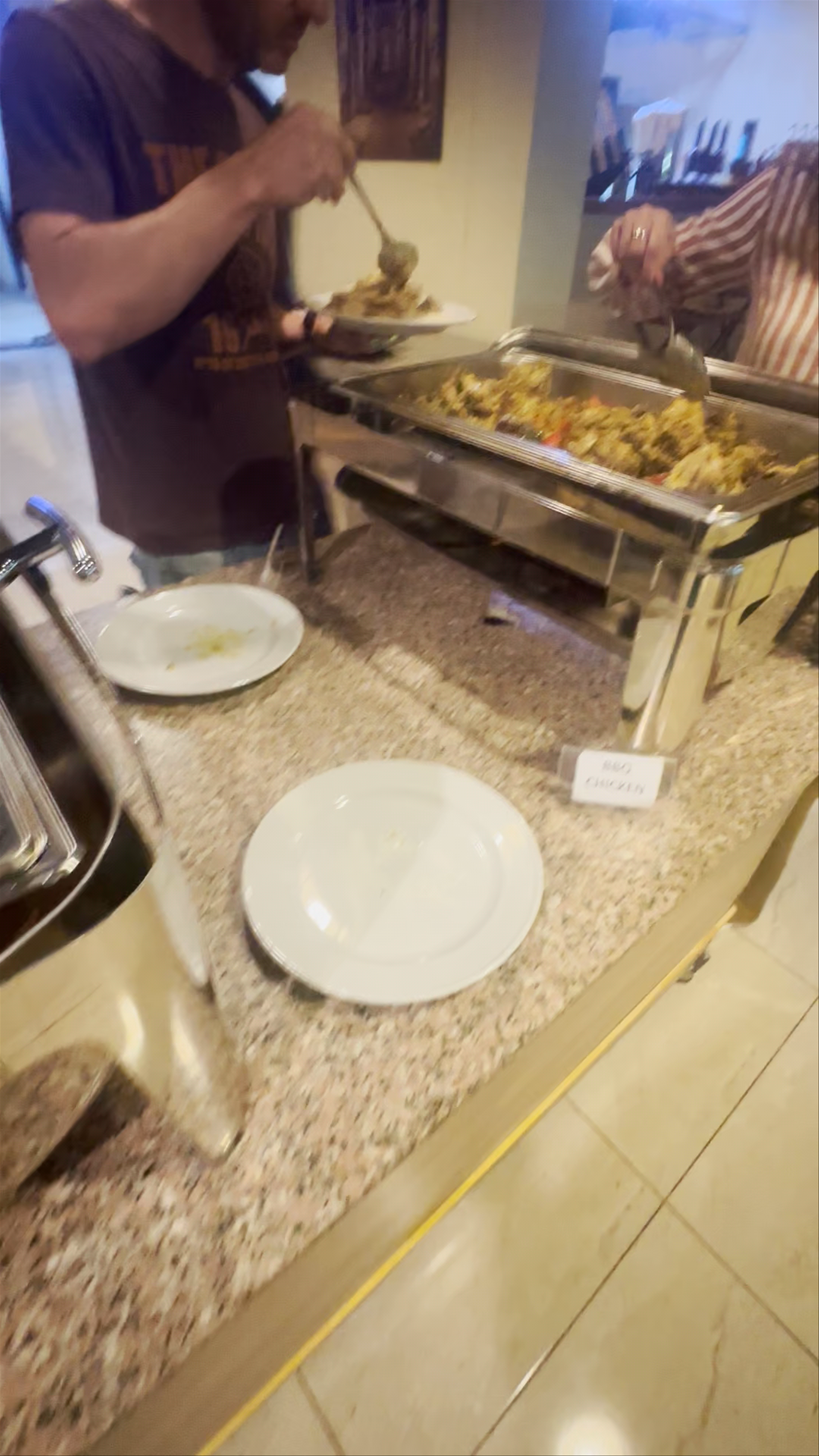 Maharlika Restaurant، King Faisal Street