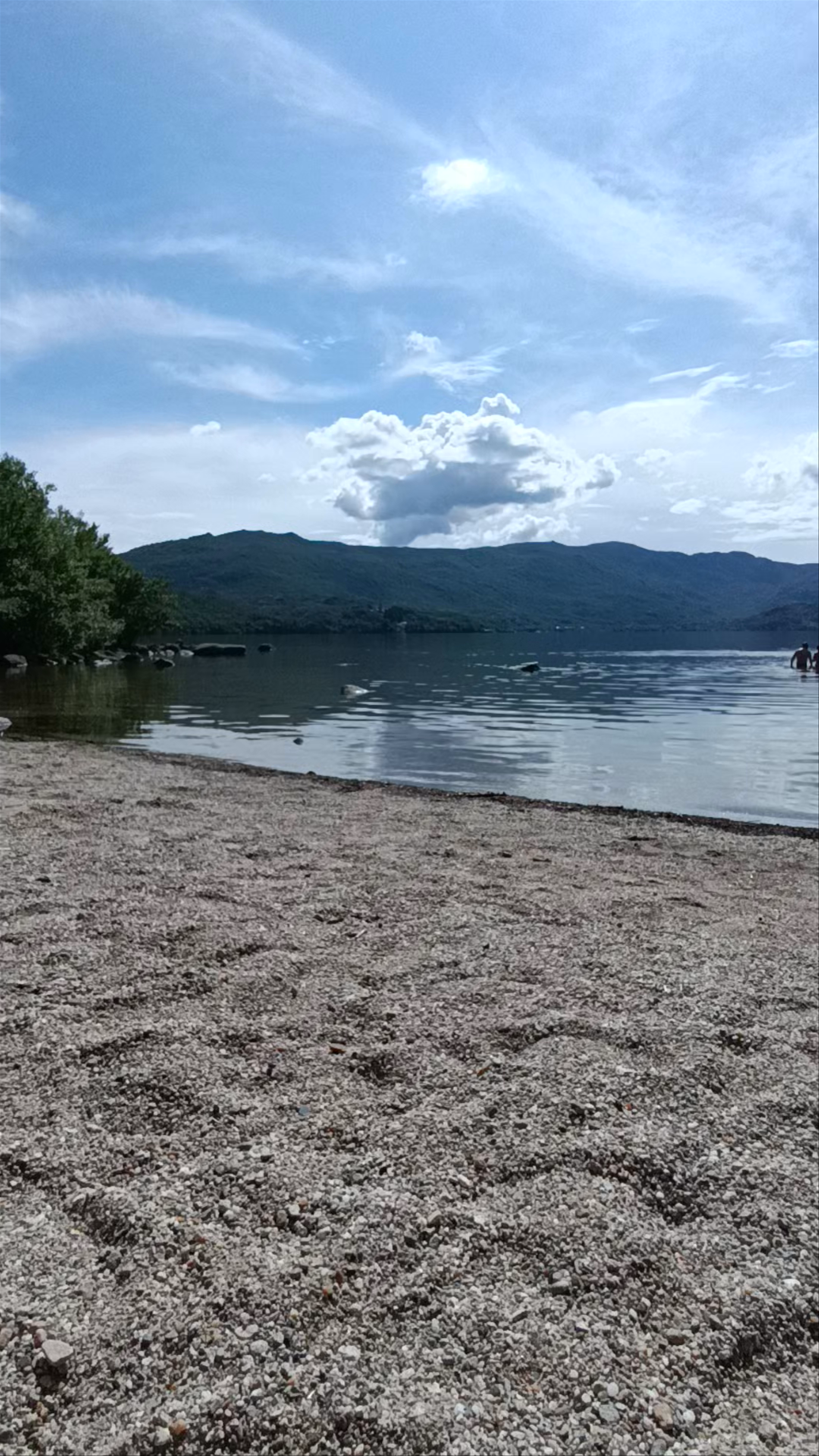Serene Lakeside Escape at Chiringuito Los Enanos, Vigo
