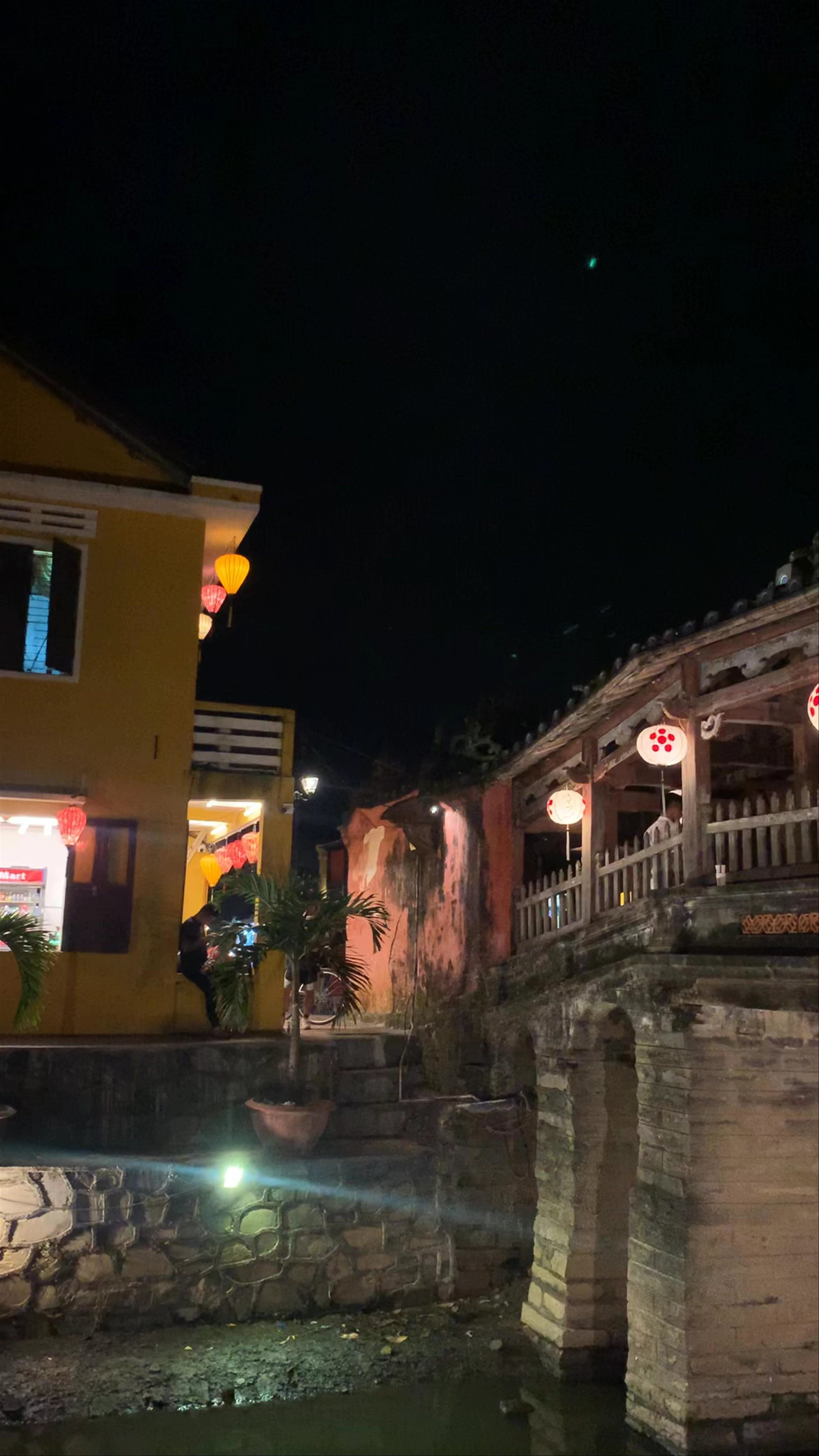 Cau Temple