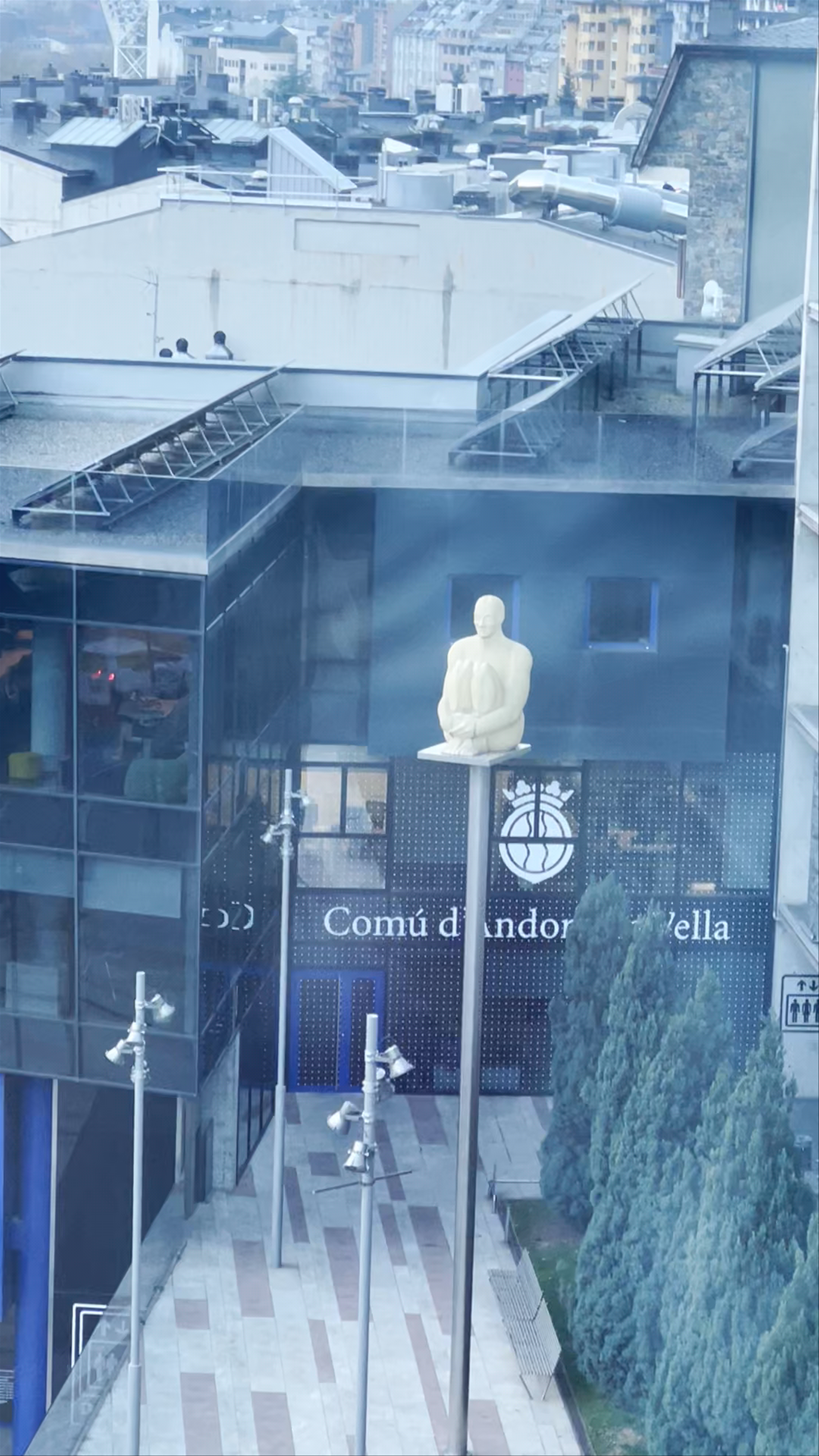 7 sculptures by Jaume Plensa