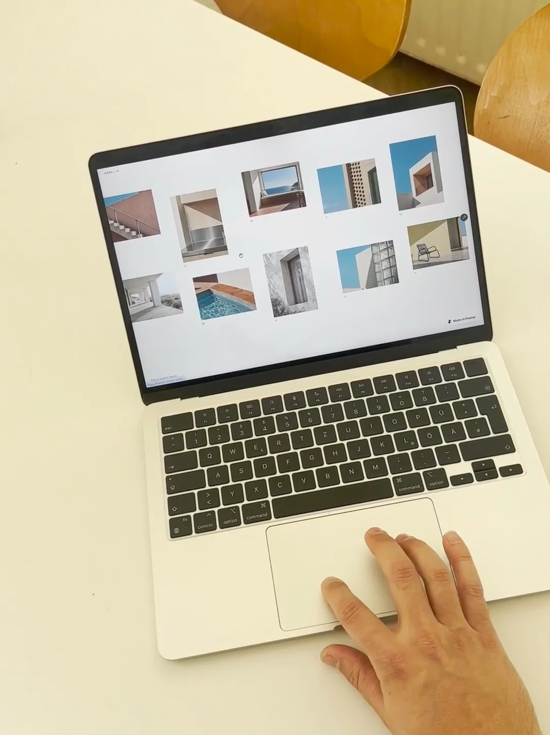 Why should a gallery just sit there? 👀This one moves with your trackpad. Perfect for architecture, photography, and portfolios. Free to copy 🌿