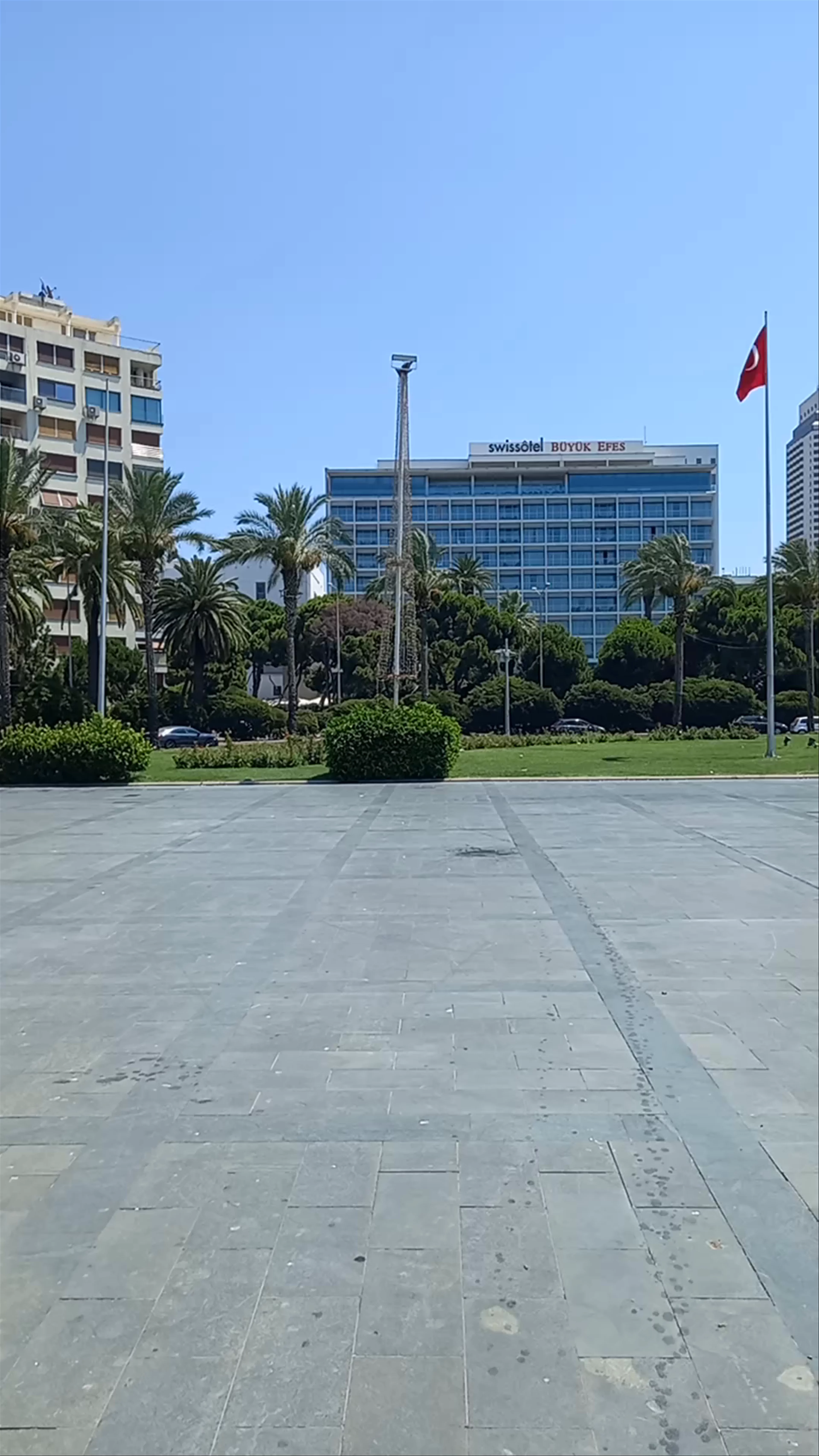 Akdeniz, Cumhuriyet Meydani