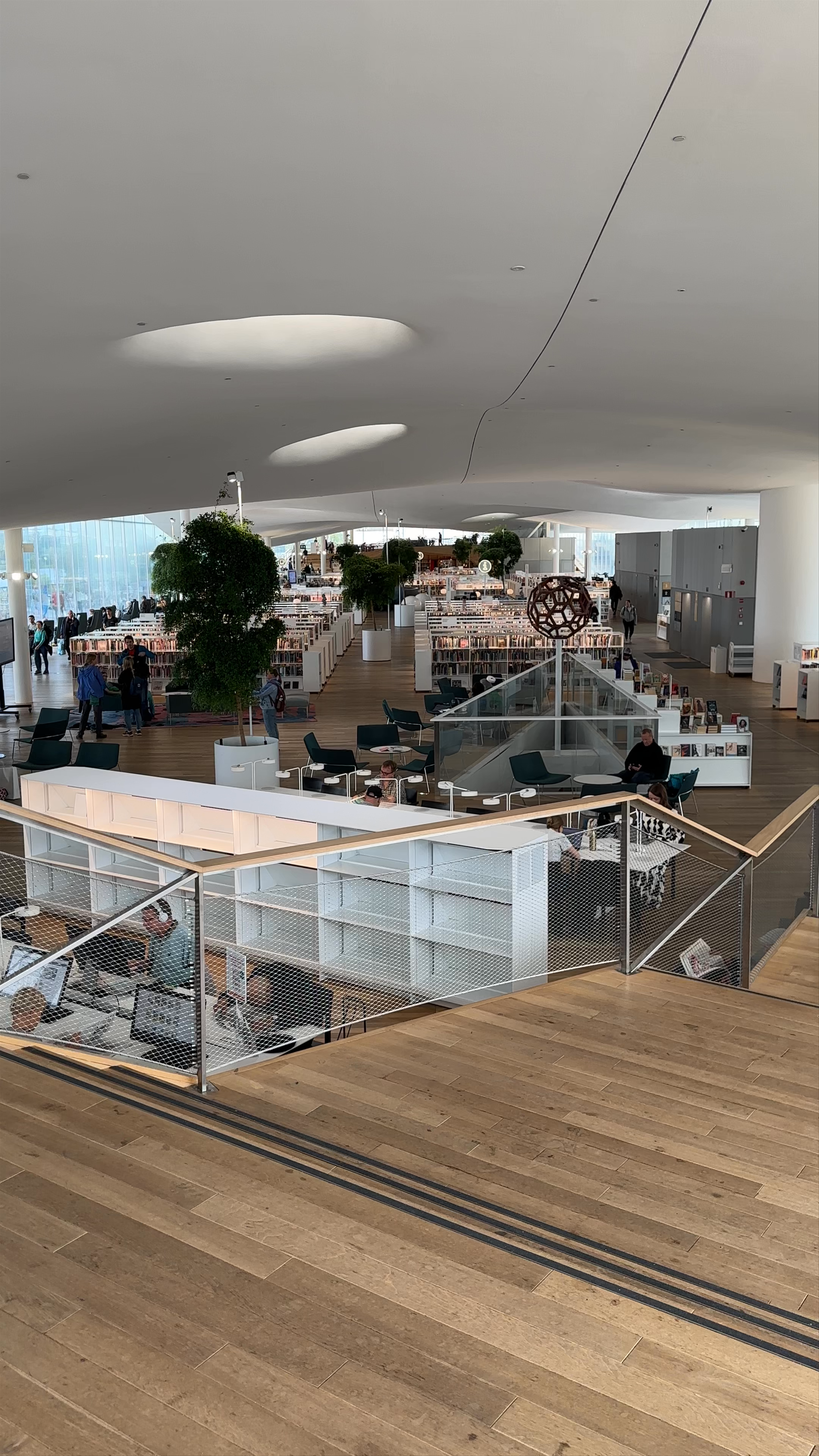 Oodi Central Library: Modern Design and Cultural Hub in Helsinki